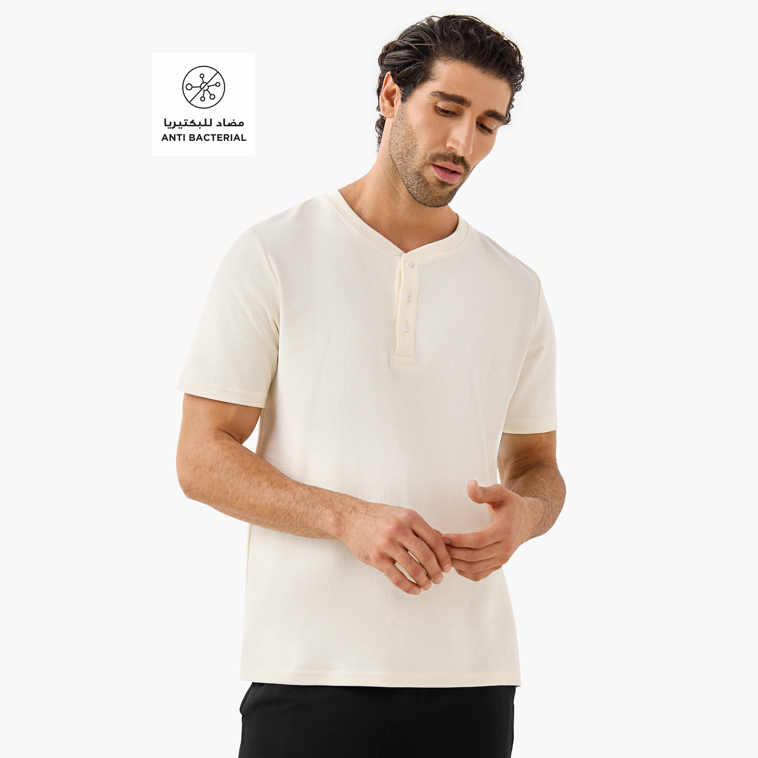 طقم تيشيرت بارز الملمس بياقة هينلي وبنطلون بيجاما-men-clothing-nightwear-sets-image-2