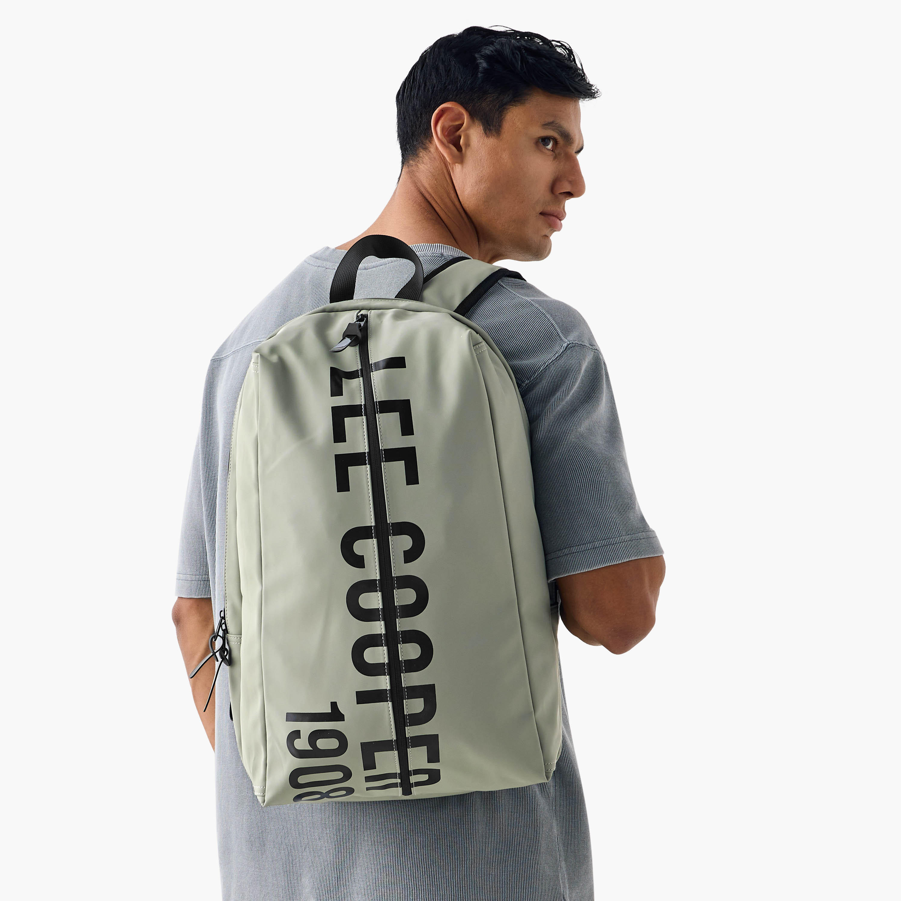 شنطة ظهر بأحزمة قابلة للتعديل وسحّاب إغلاق وطبعات من لي كوبر - 33x16x47 سم-men-bags-image-2