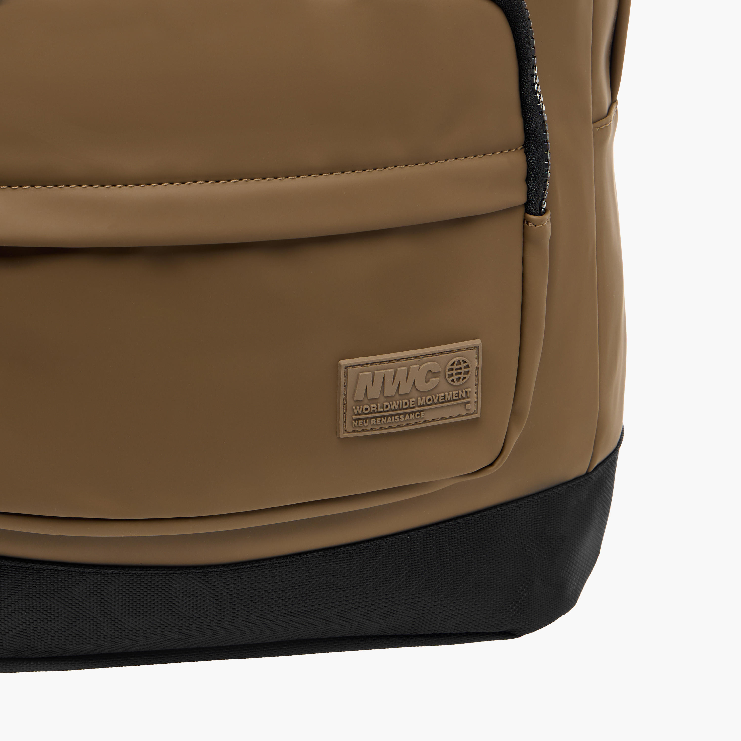 شنطة ظهر بألواح وحمالات قابلة للتعديل-men-bags-image-3