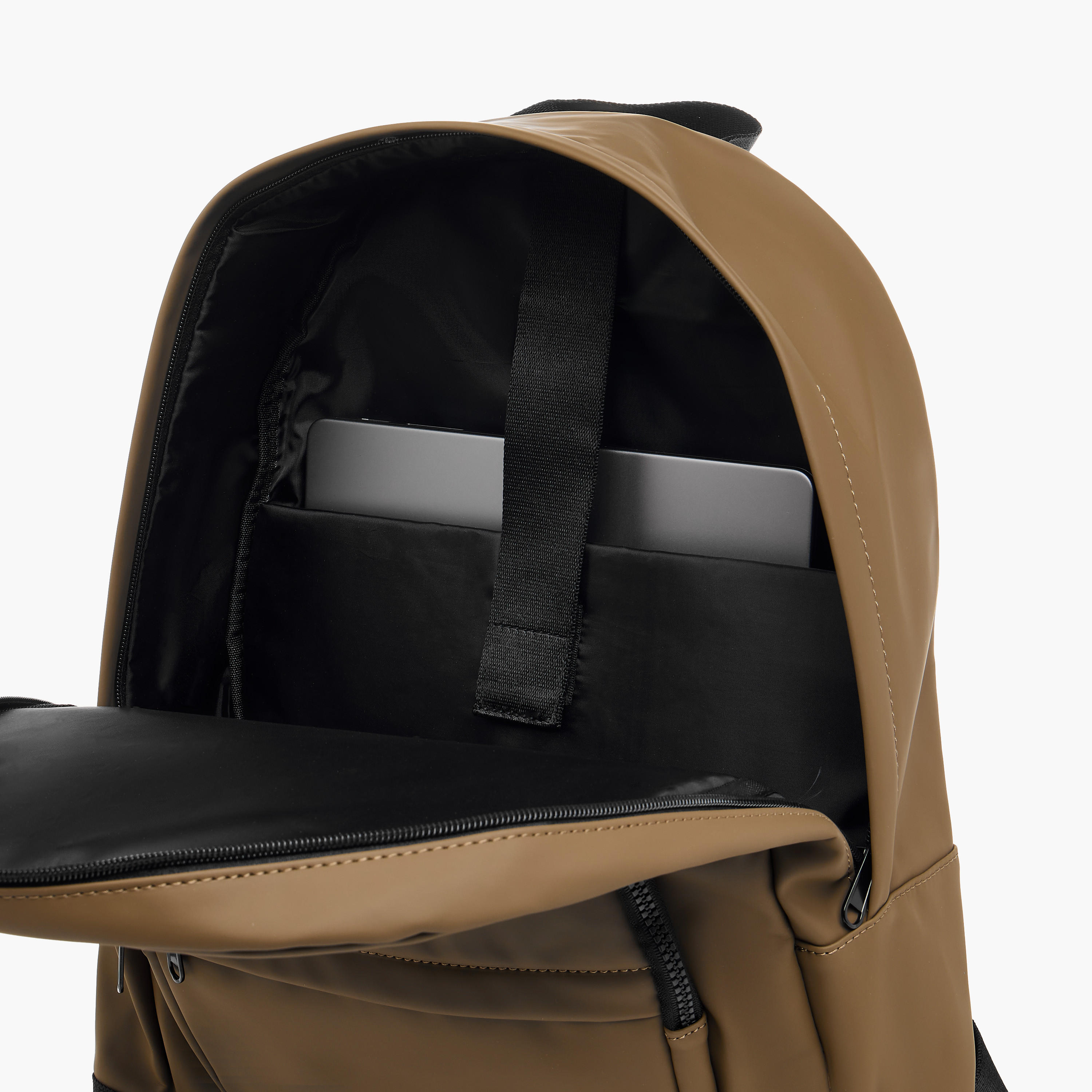 شنطة ظهر بألواح وحمالات قابلة للتعديل-men-bags-image-1