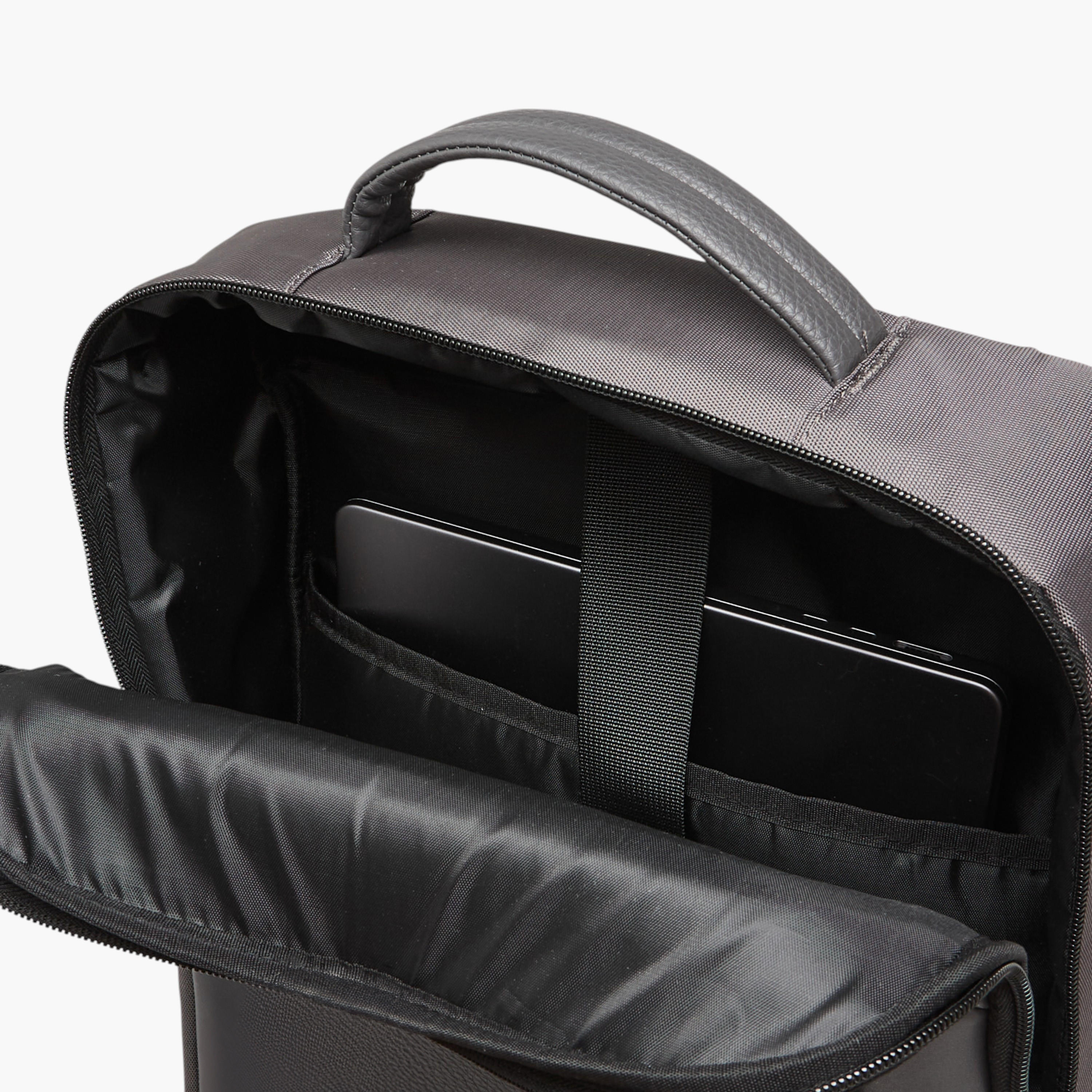 شنطة ظهر بارزة الملمس بأحزمة كتف قابلة للتعديل-men-bags-image-1