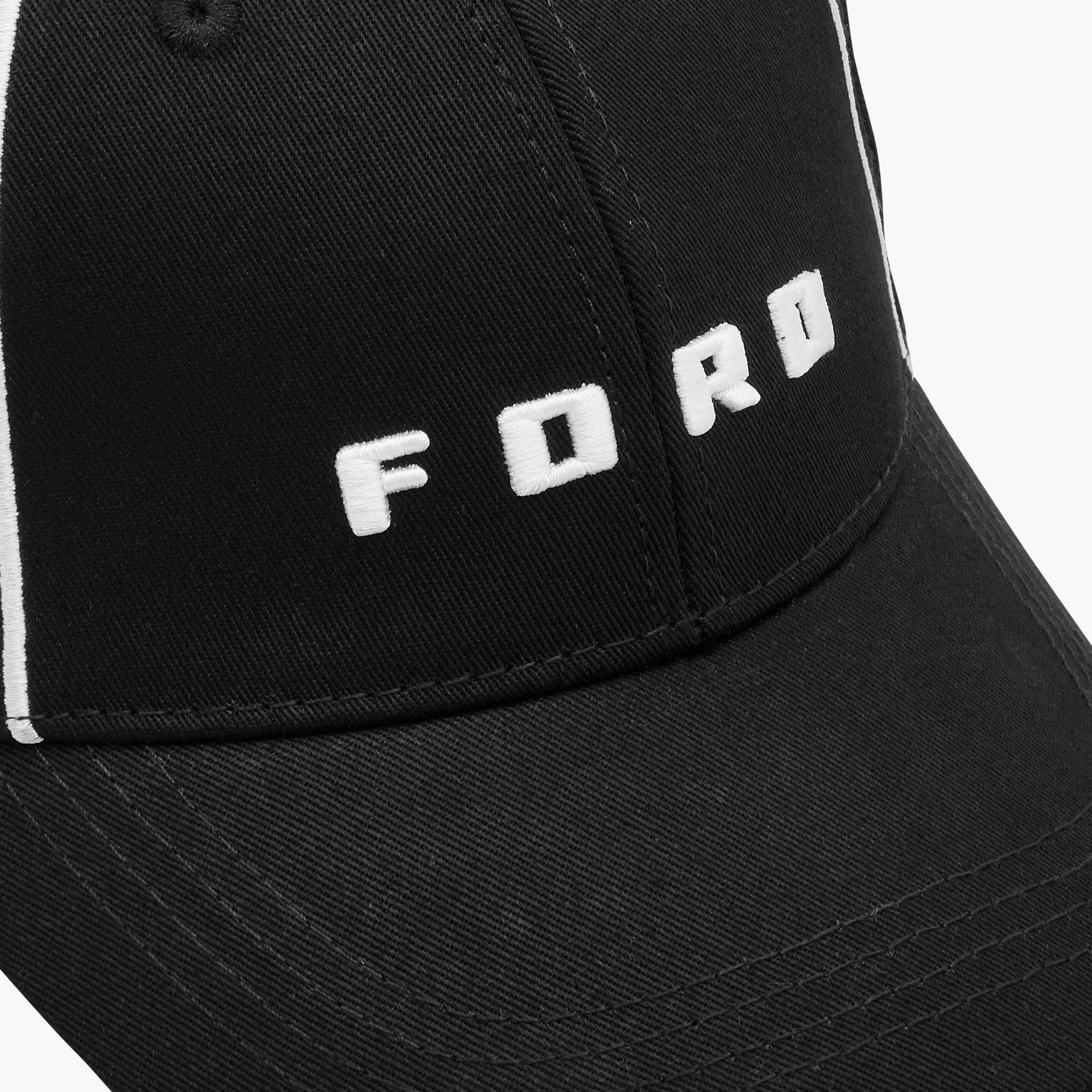 كاب مطرزة برباط إغلاق بإبزيم-men-caps-image-3