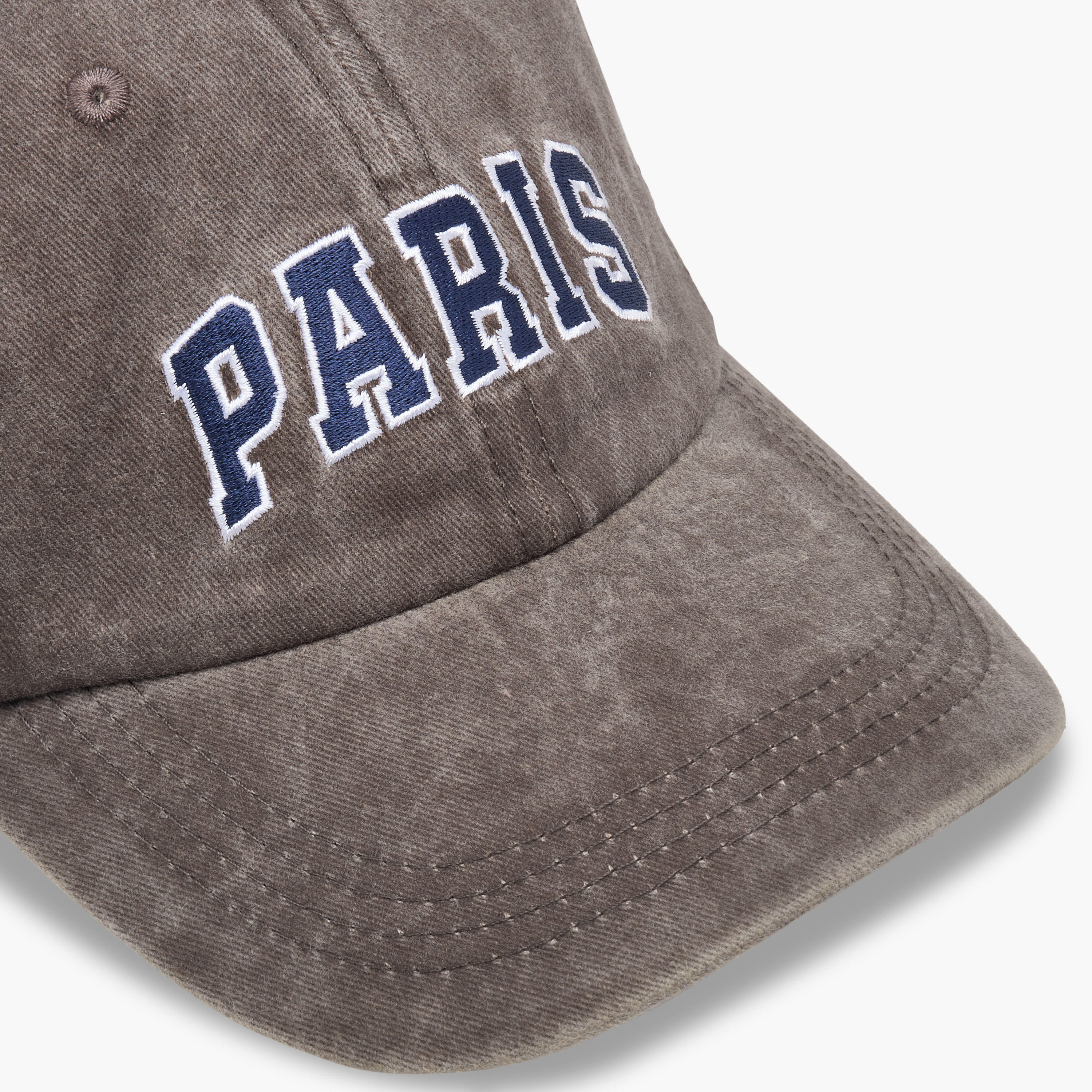 كاب بتطريز باريس مع حزام بإبزيم للإغلاق-men-caps-image-6