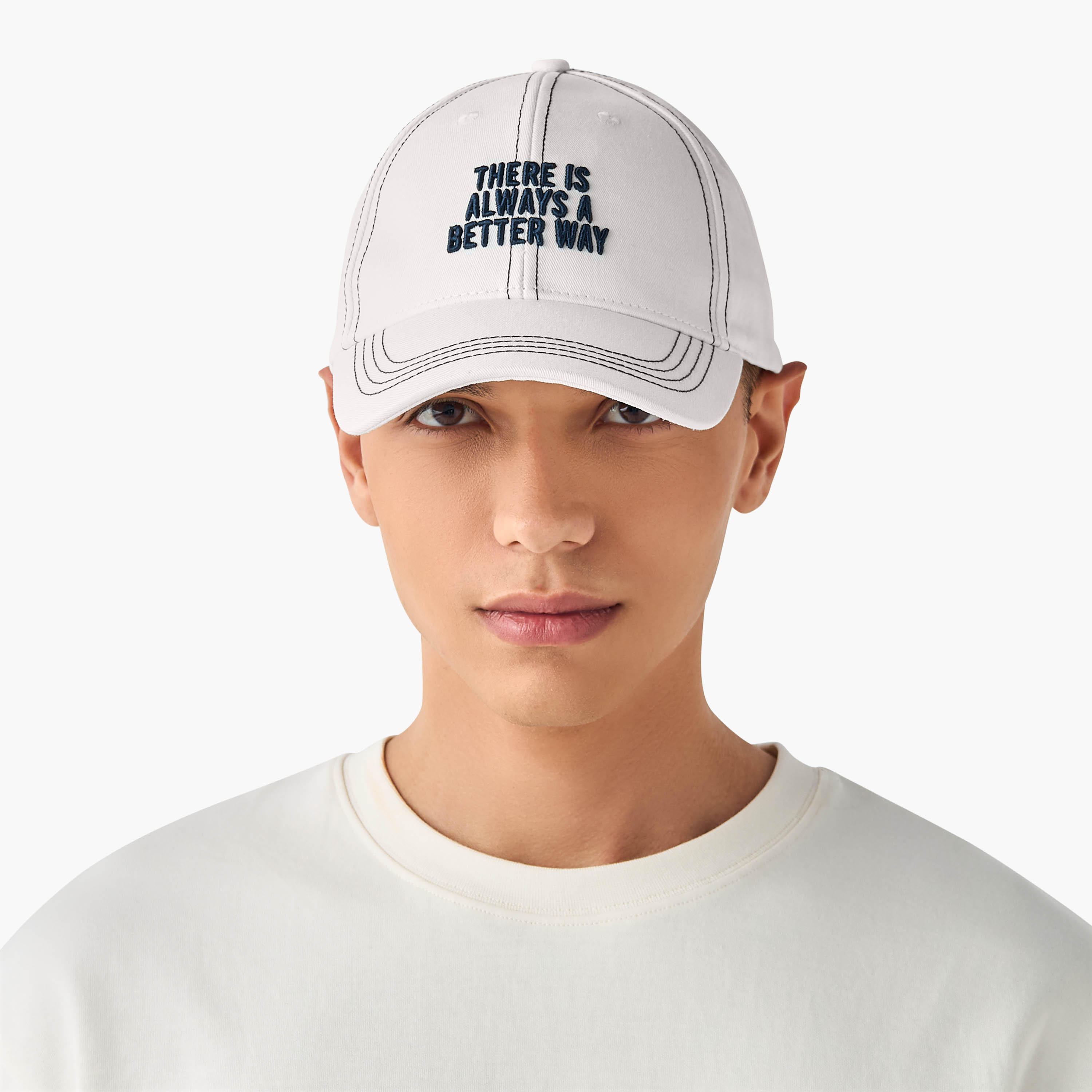 كاب بتطريز شعار ورباط إغلاق بإبزيم-men-caps-image-7