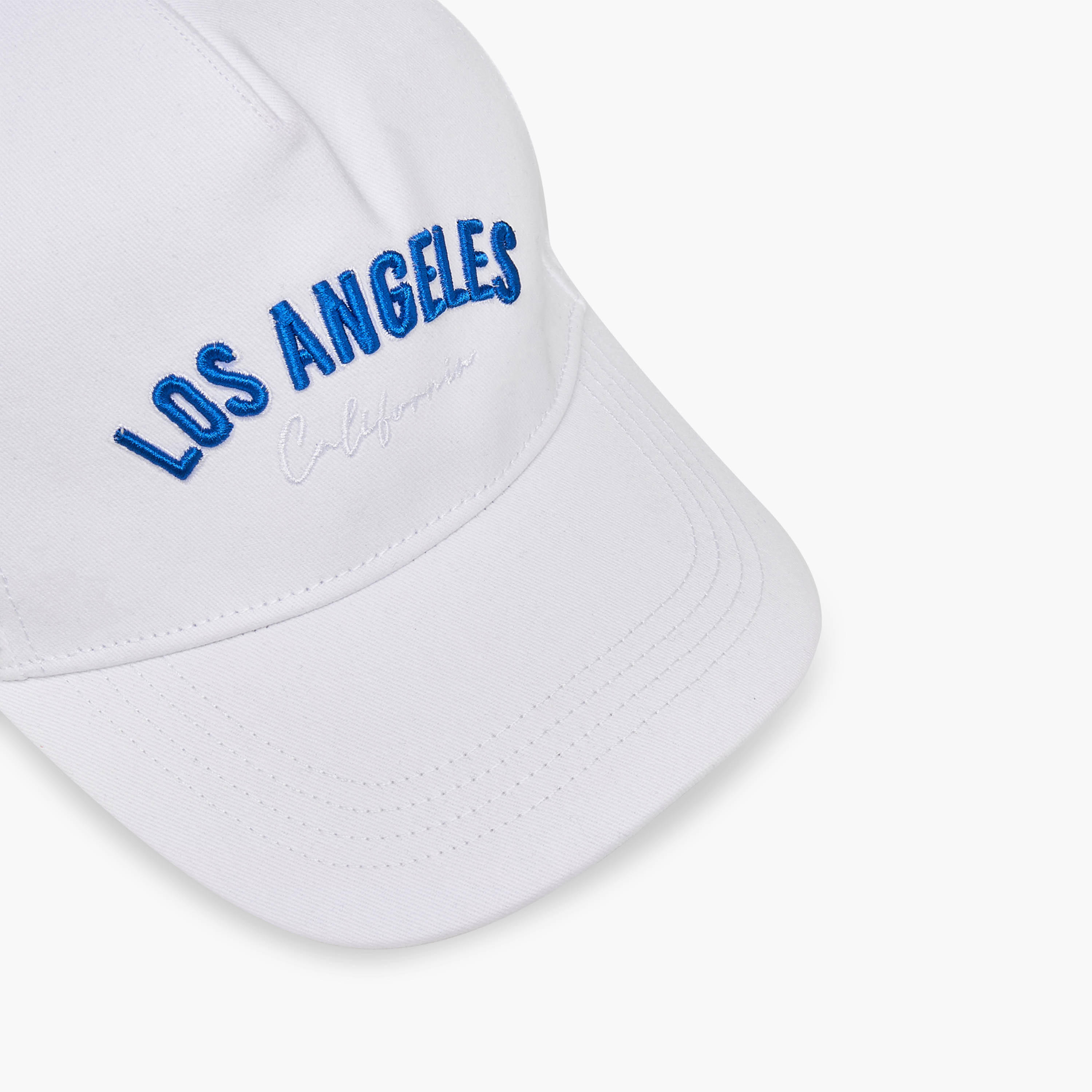 كاب مطرزة برباط إغلاق بإبزيم-men-caps-image-2