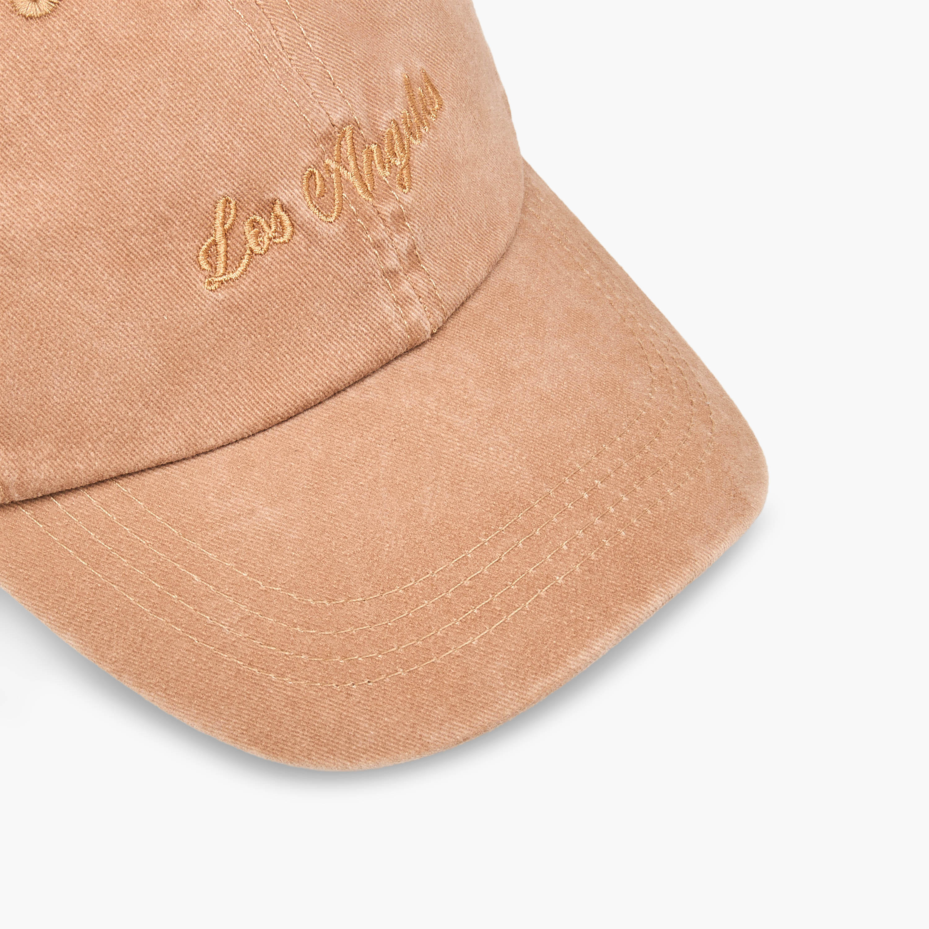 كاب مطرزة برباط إغلاق بإبزيم-men-caps-image-2