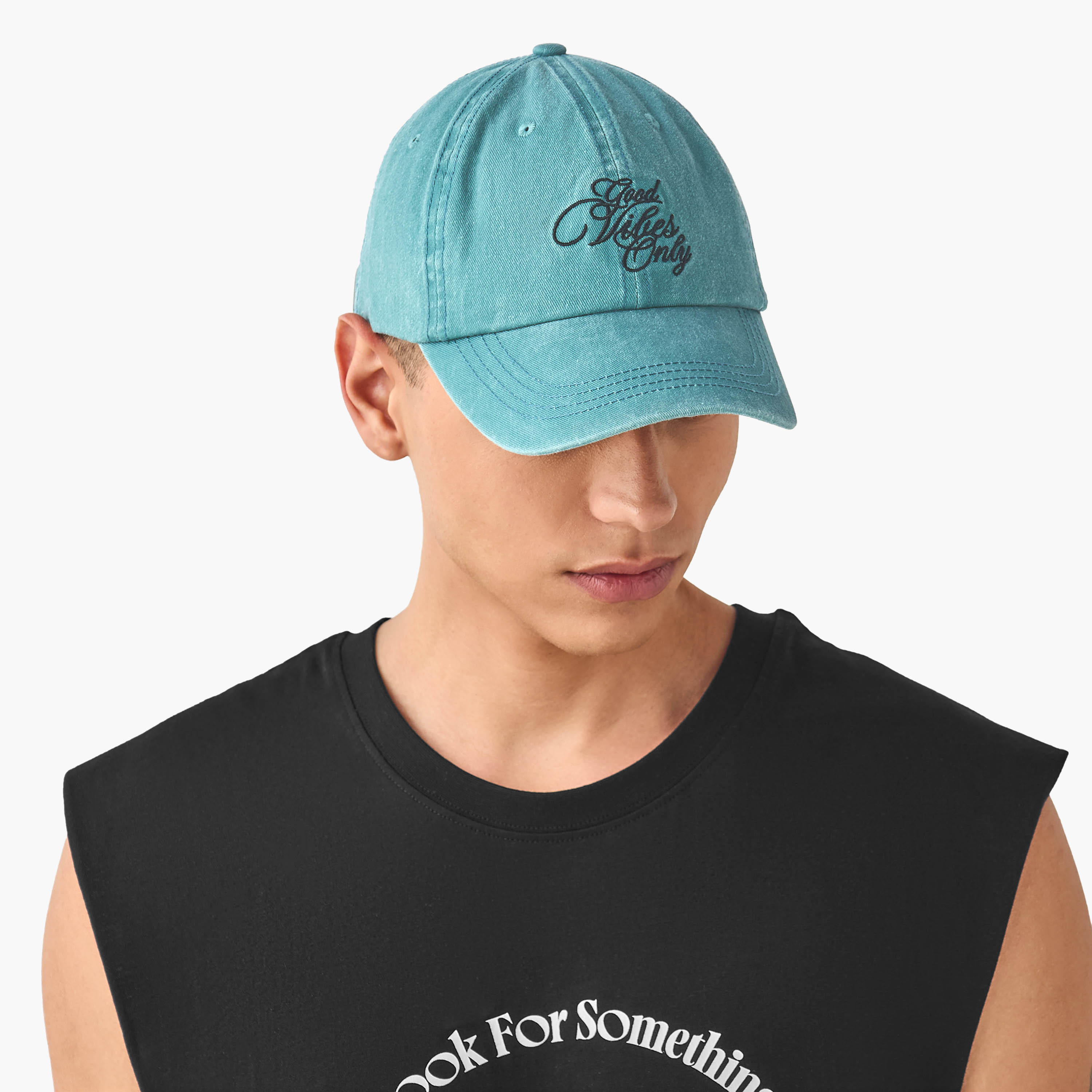 كاب بتطريز شعار وحزام إغلاق بإبزيم-men-caps-image-7
