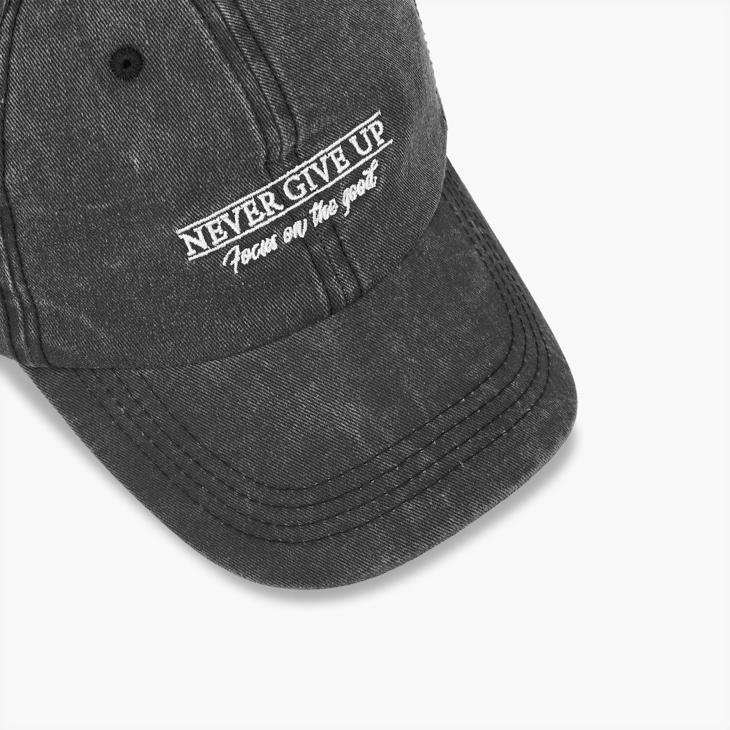 كاب بتطريز شعار وحزام إغلاق بإبزيم-men-caps-image-3