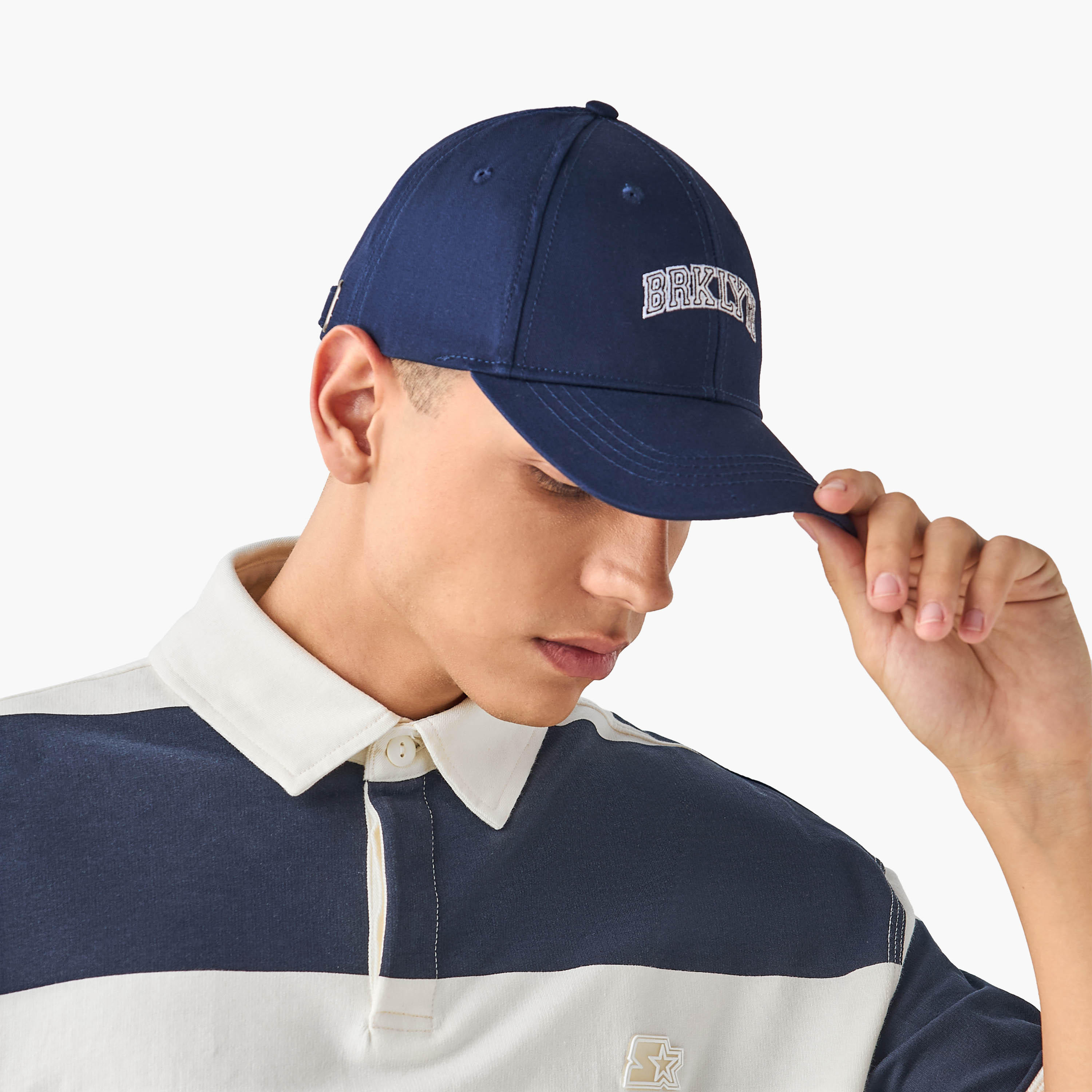 قبعة مطرزة برباط إغلاق بإبزيم-men-caps-image-7