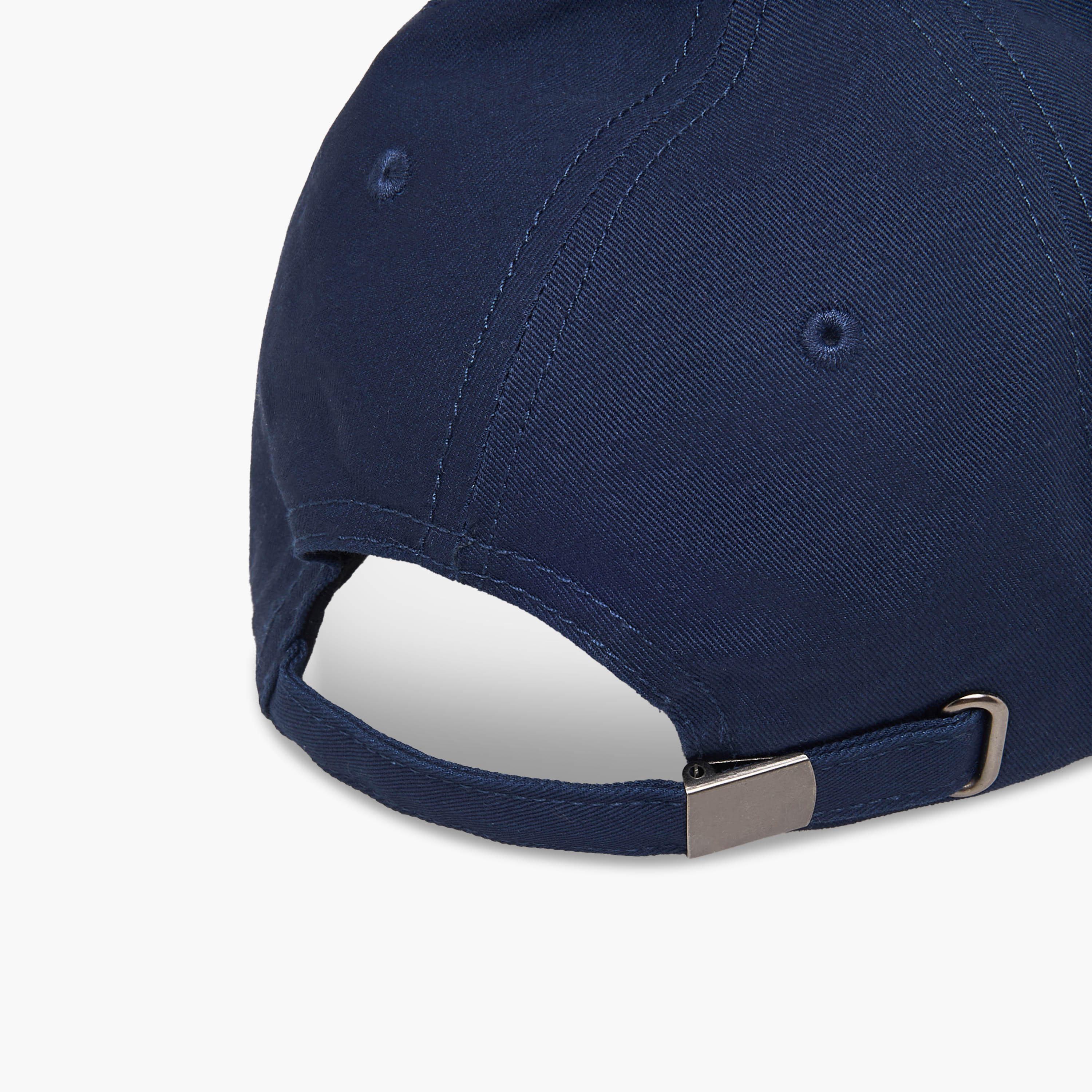 قبعة مطرزة برباط إغلاق بإبزيم-men-caps-image-3