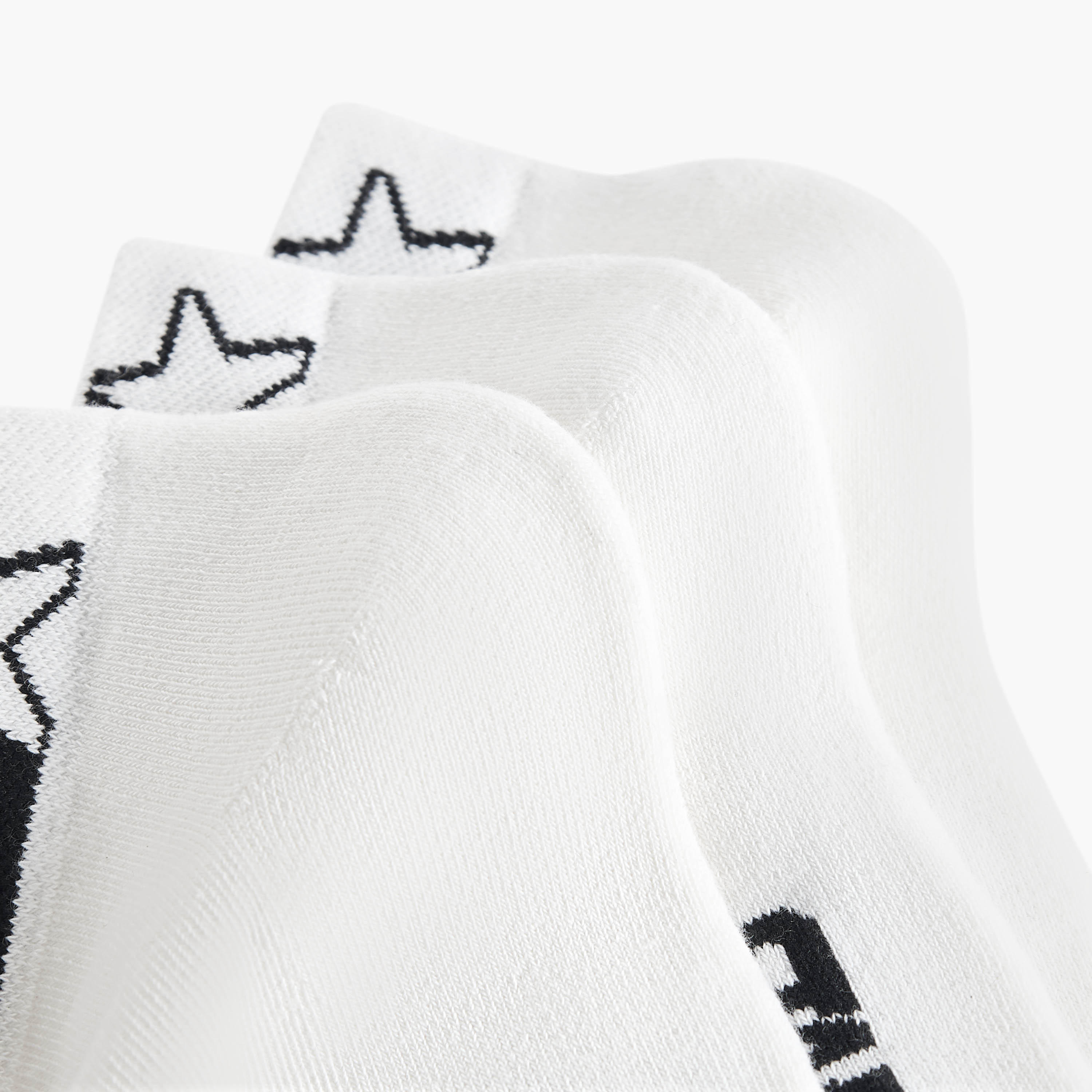 طقم جوارب 3 أزواج بطول الكاحل وطبعات شعار-men-socks-image-4