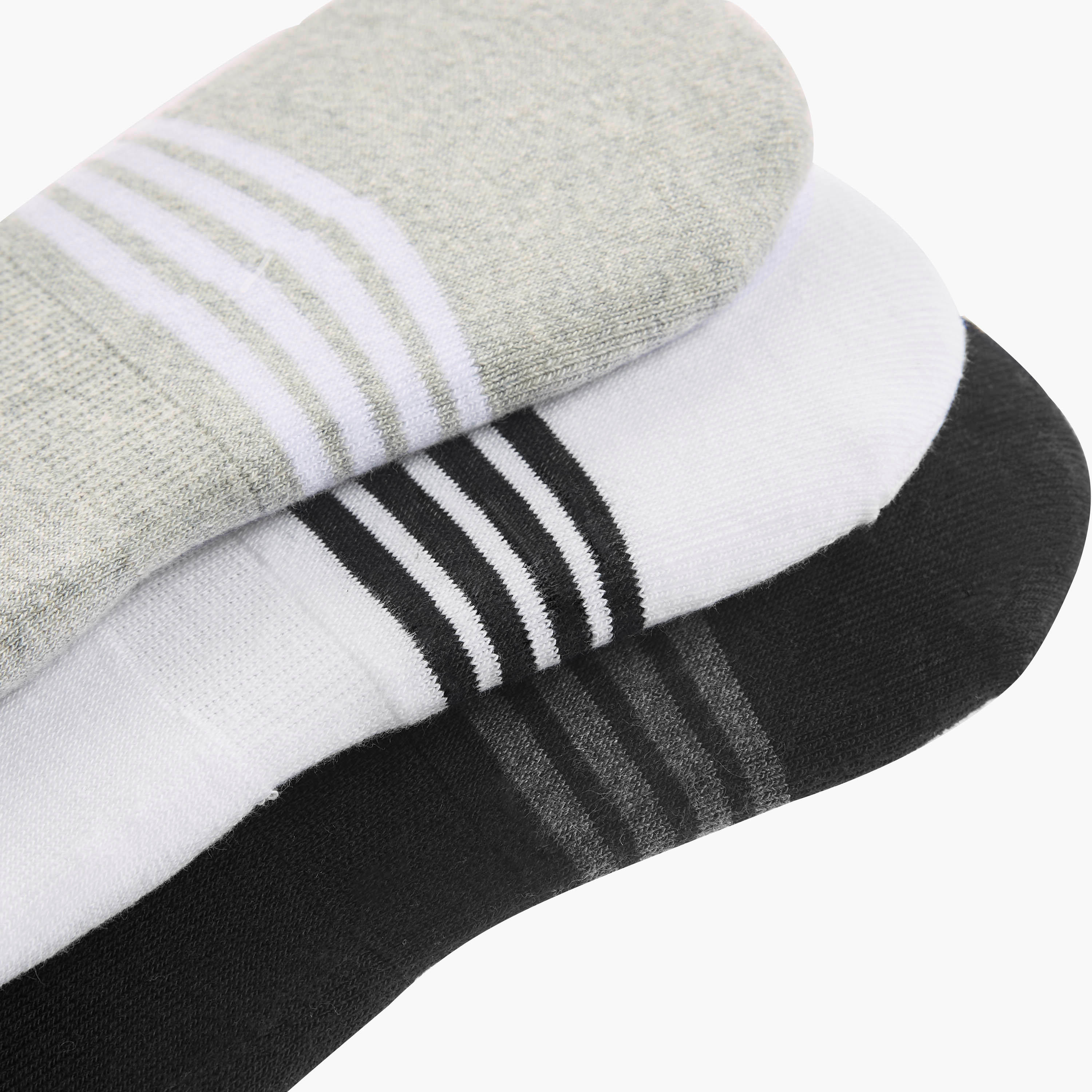 جوارب غير مرئية بحماية من البكتيريا وتفاصيل الشعار من كابا - طقم من 3 أزواج-men-socks-image-3