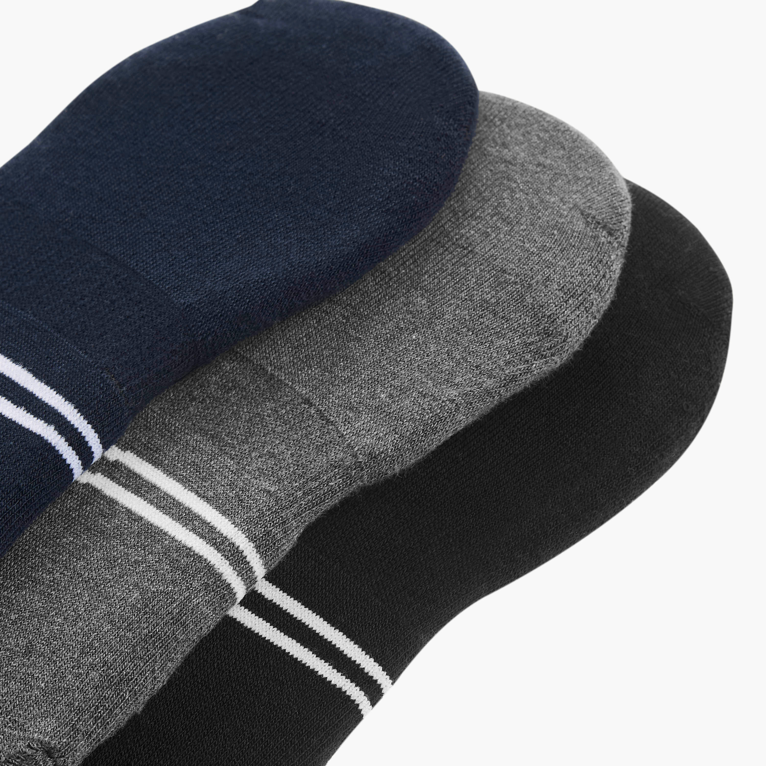 جوارب غير مرئية بحماية من البكتيريا وتفاصيل الشعار من كابا - طقم من 3 أزواج-men-socks-image-3