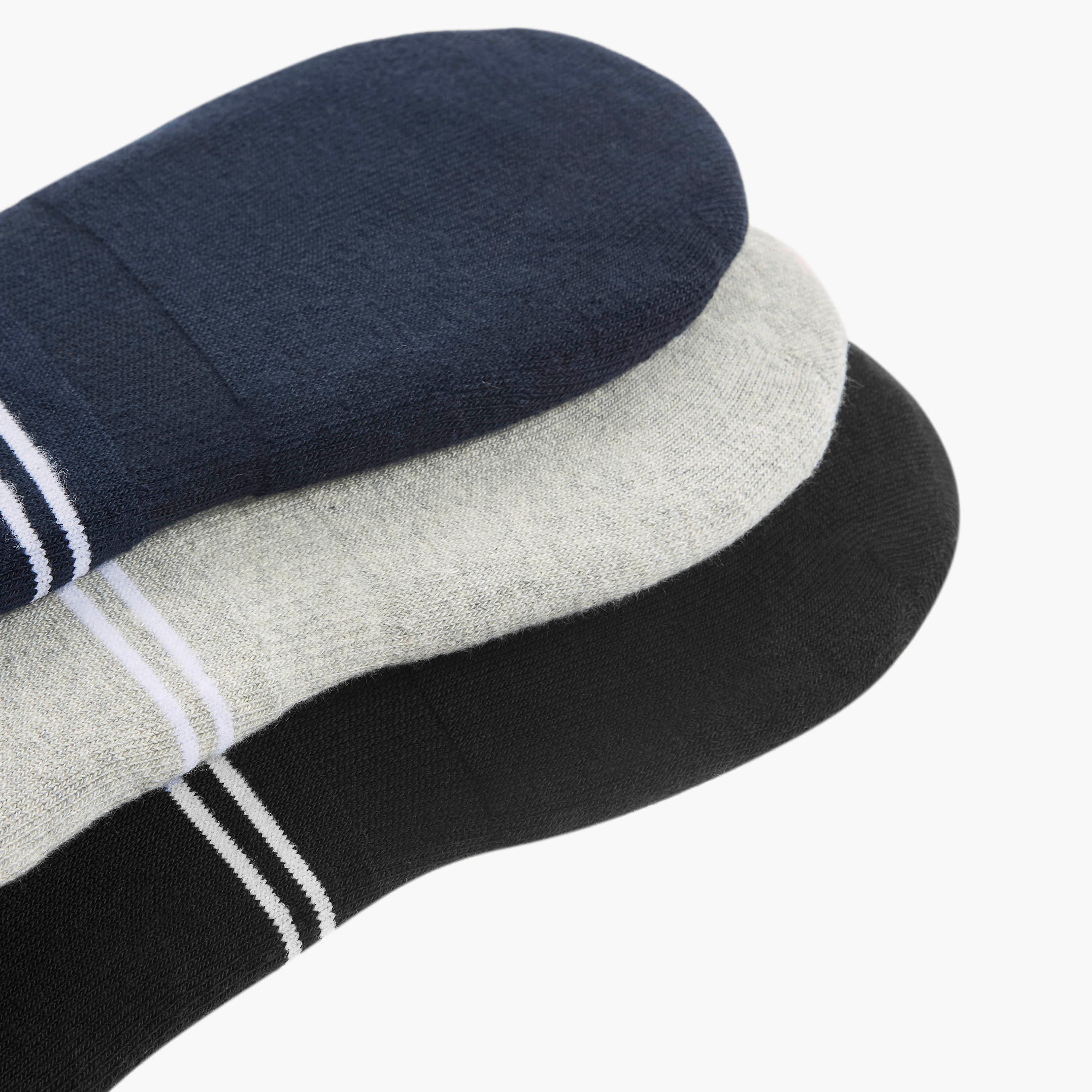 جوارب غير مرئية بحماية من البكتيريا وتفاصيل الشعار من كابا - طقم من 3 أزواج-men-socks-image-3