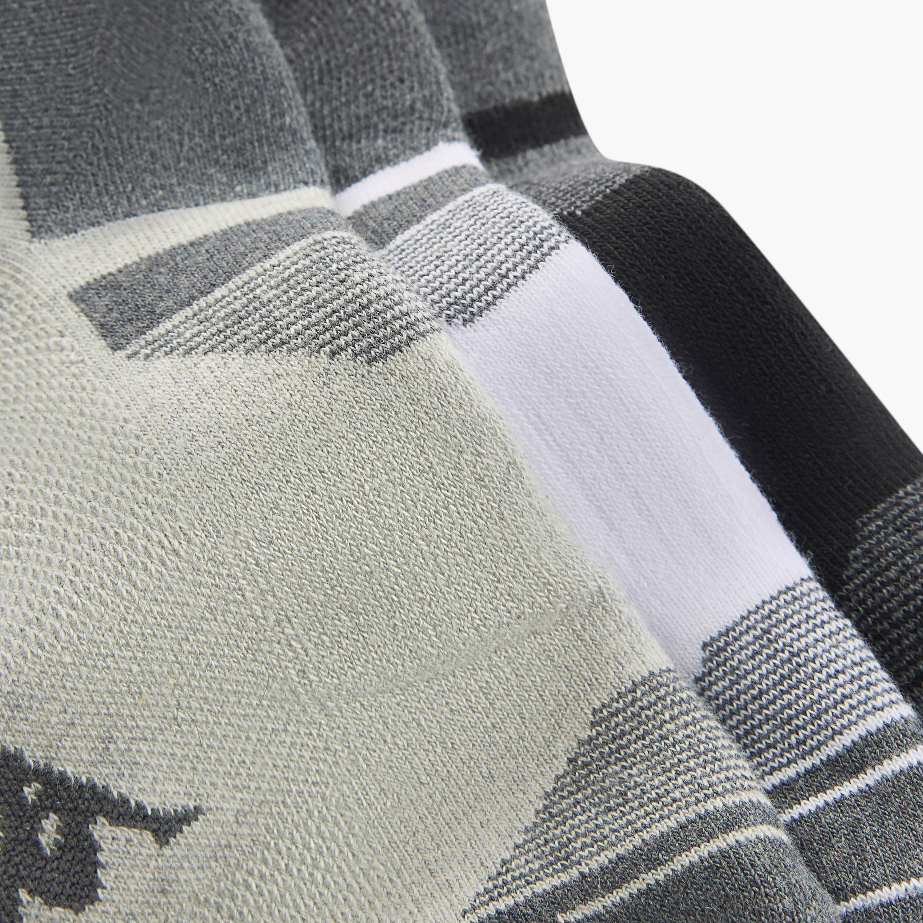 جوارب نصف تيري بطول الكاحل وحماية من البكتيريا وطبعات الشعار من كابا - طقم من 3 أزواج-men-socks-image-4