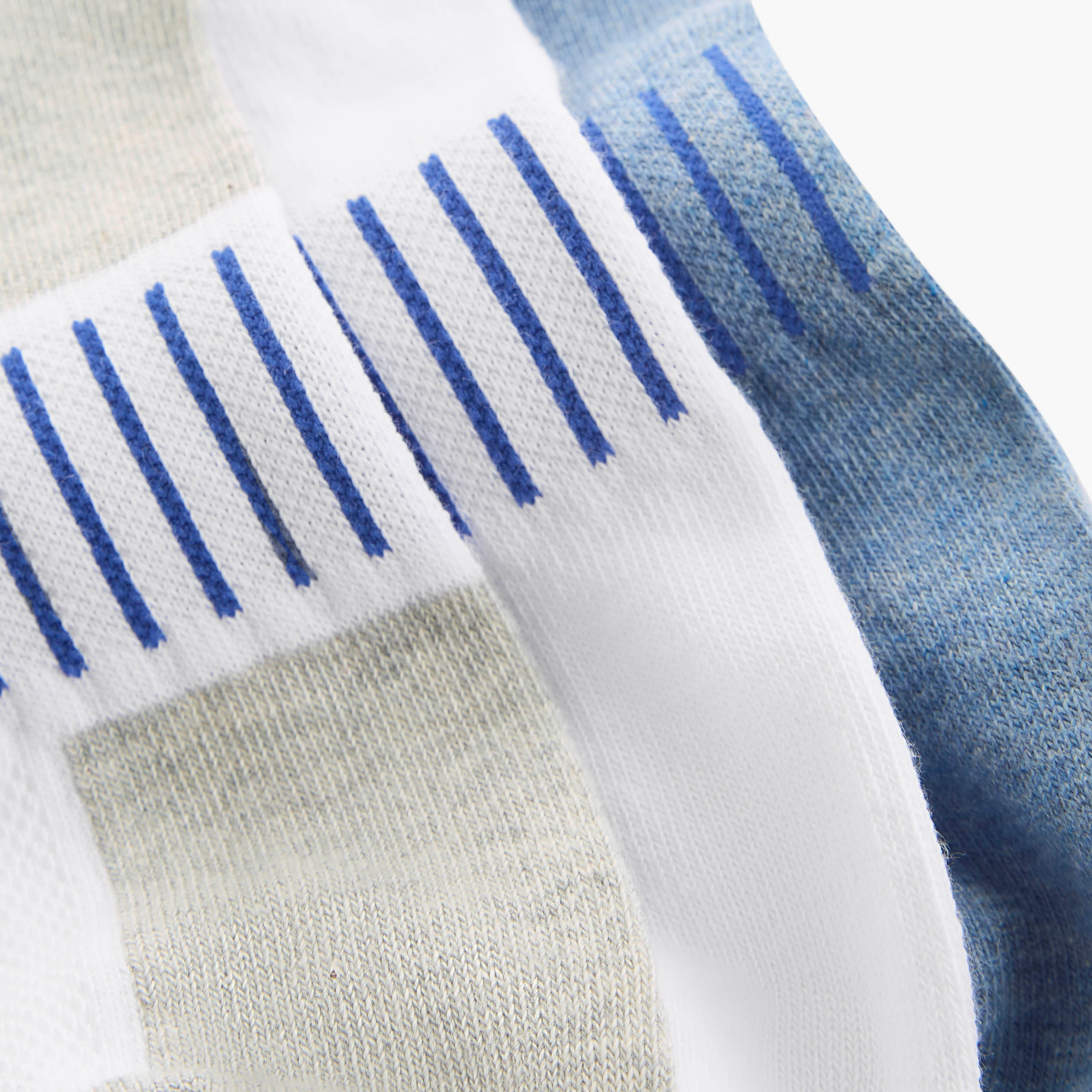 جوارب مقلّمة بطول الكاحل وحماية من البكتيريا - طقم من 3 أزواج-men-socks-image-4