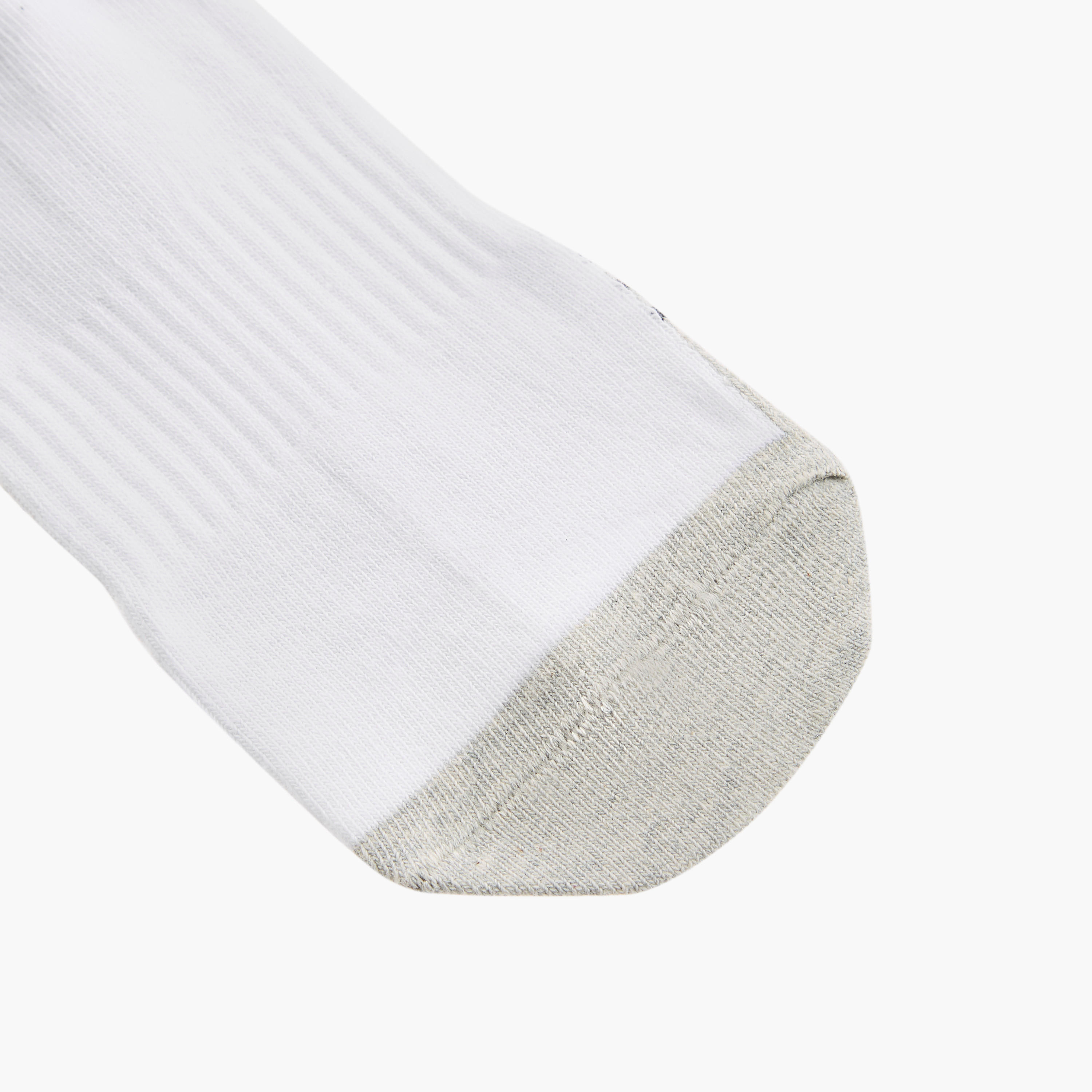 جوارب مقلّمة بطول الكاحل وحماية من البكتيريا - طقم من 3 أزواج-men-socks-image-3