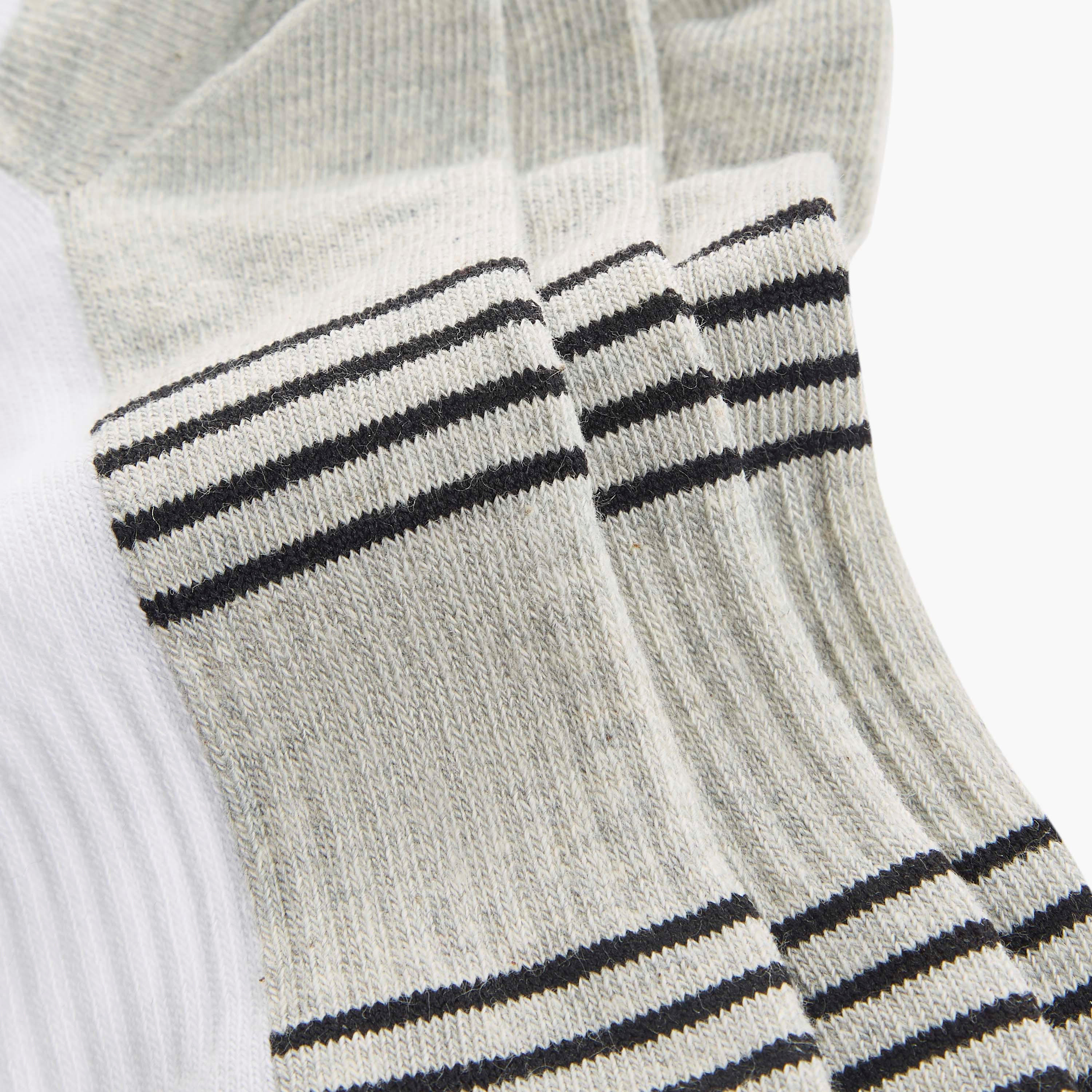 جوارب مقلّمة بطول الكاحل وحماية من البكتيريا - طقم من 3 أزواج-men-socks-image-4