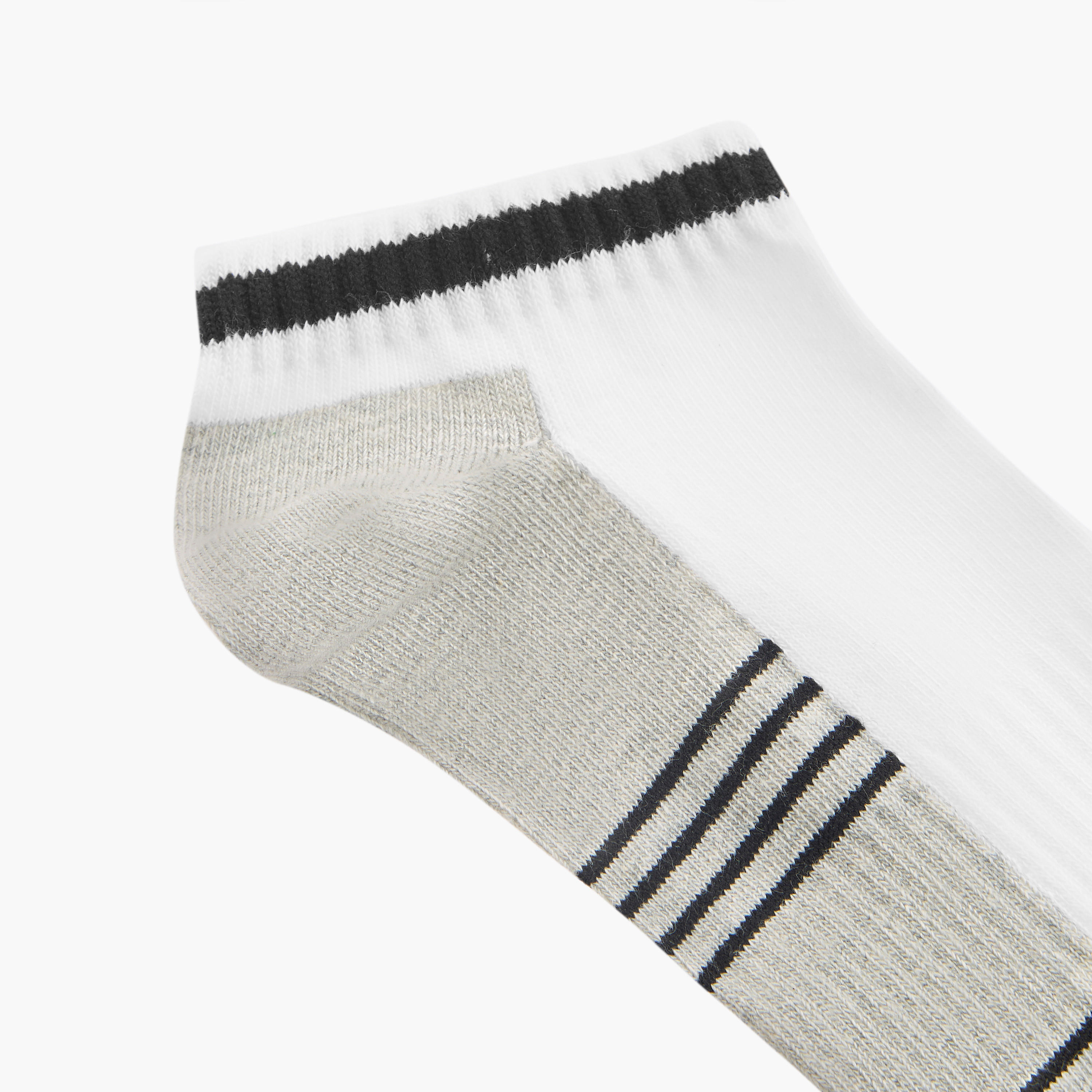 جوارب مقلّمة بطول الكاحل وحماية من البكتيريا - طقم من 3 أزواج-men-socks-image-5