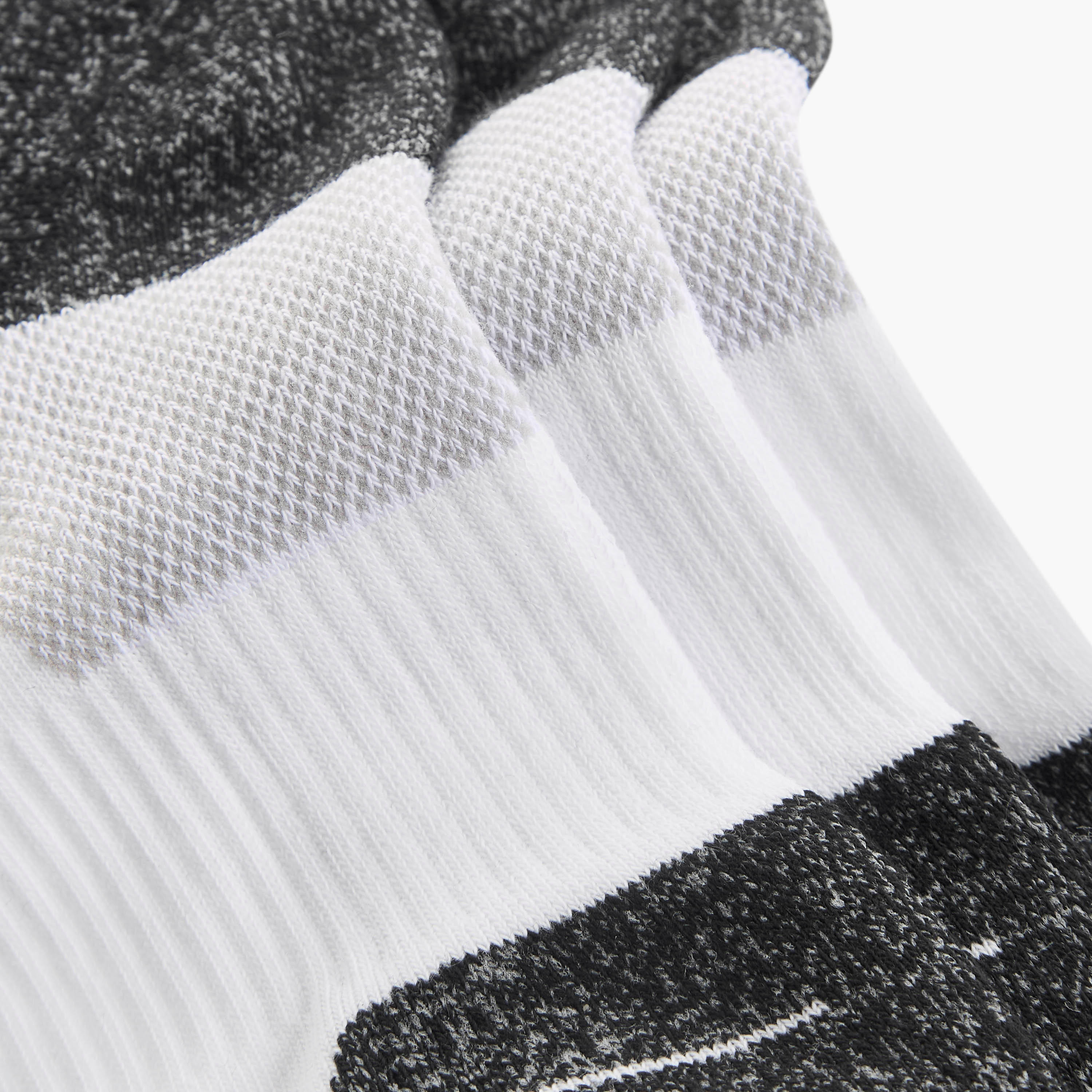 جوارب بارزة الملمس طول الكاحل - طقم من 3-men-socks-image-4