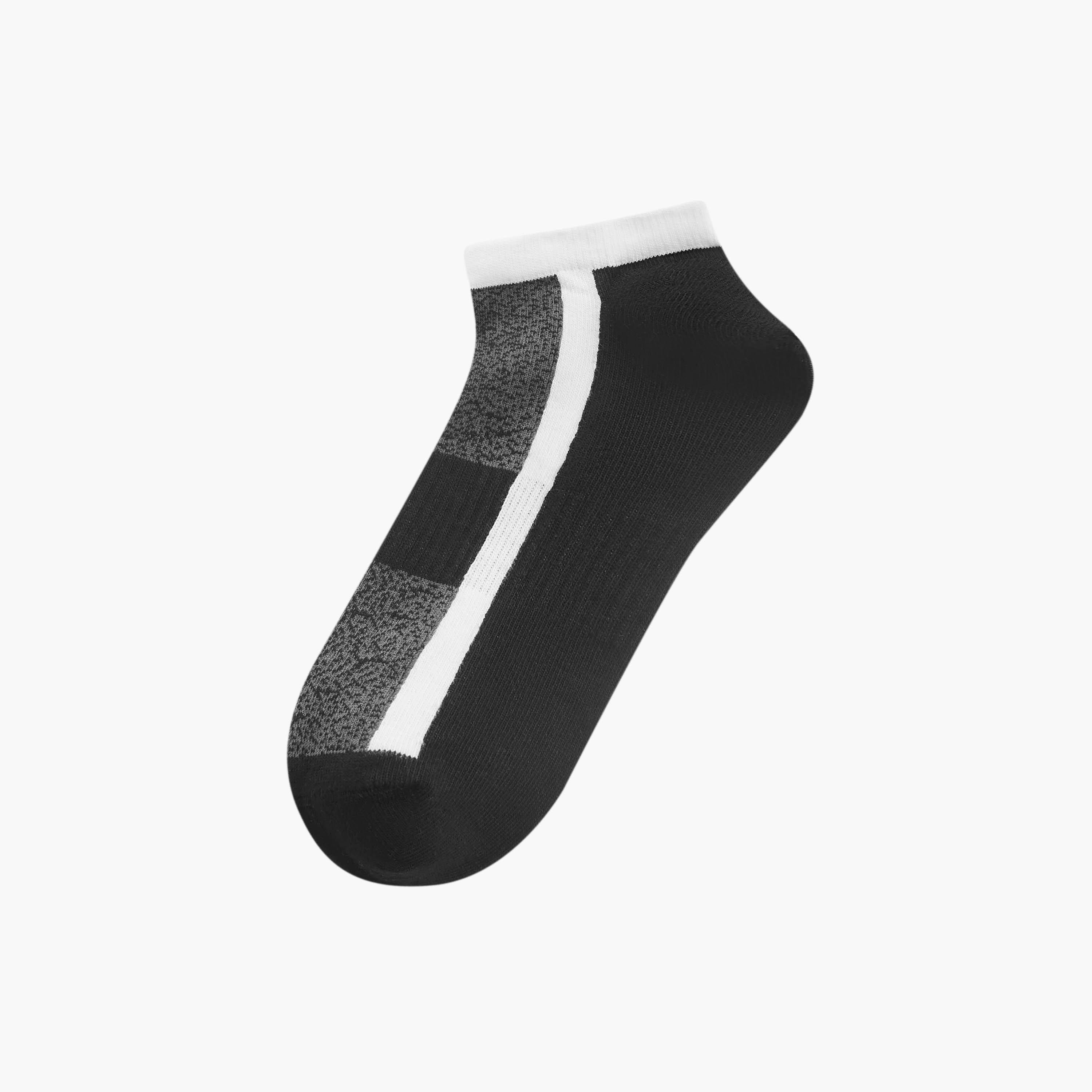 جوارب مقلّمة بطول الكاحل وحماية من البكتيريا - طقم من 3 أزواج-men-socks-image-2