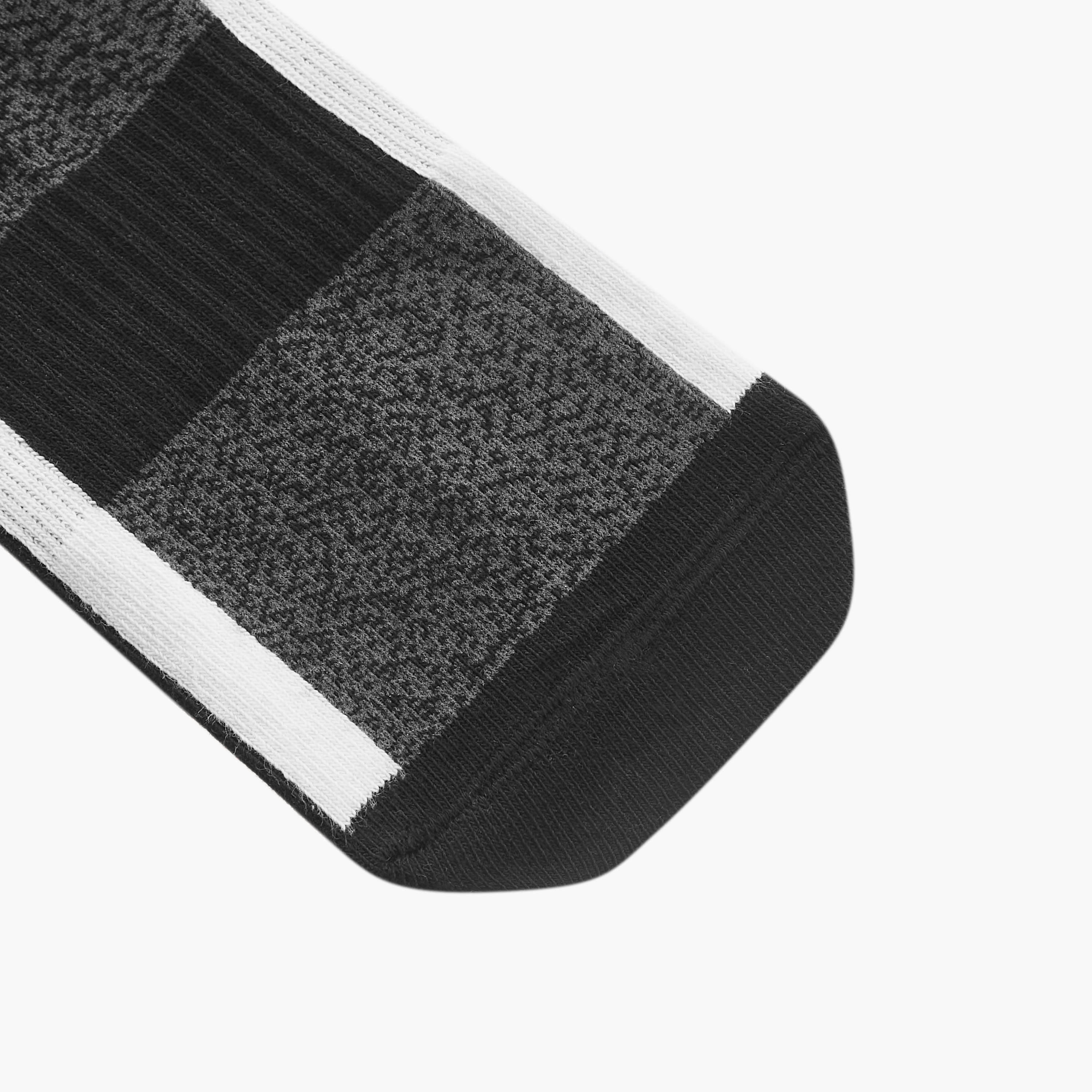 جوارب مقلّمة بطول الكاحل وحماية من البكتيريا - طقم من 3 أزواج-men-socks-image-3