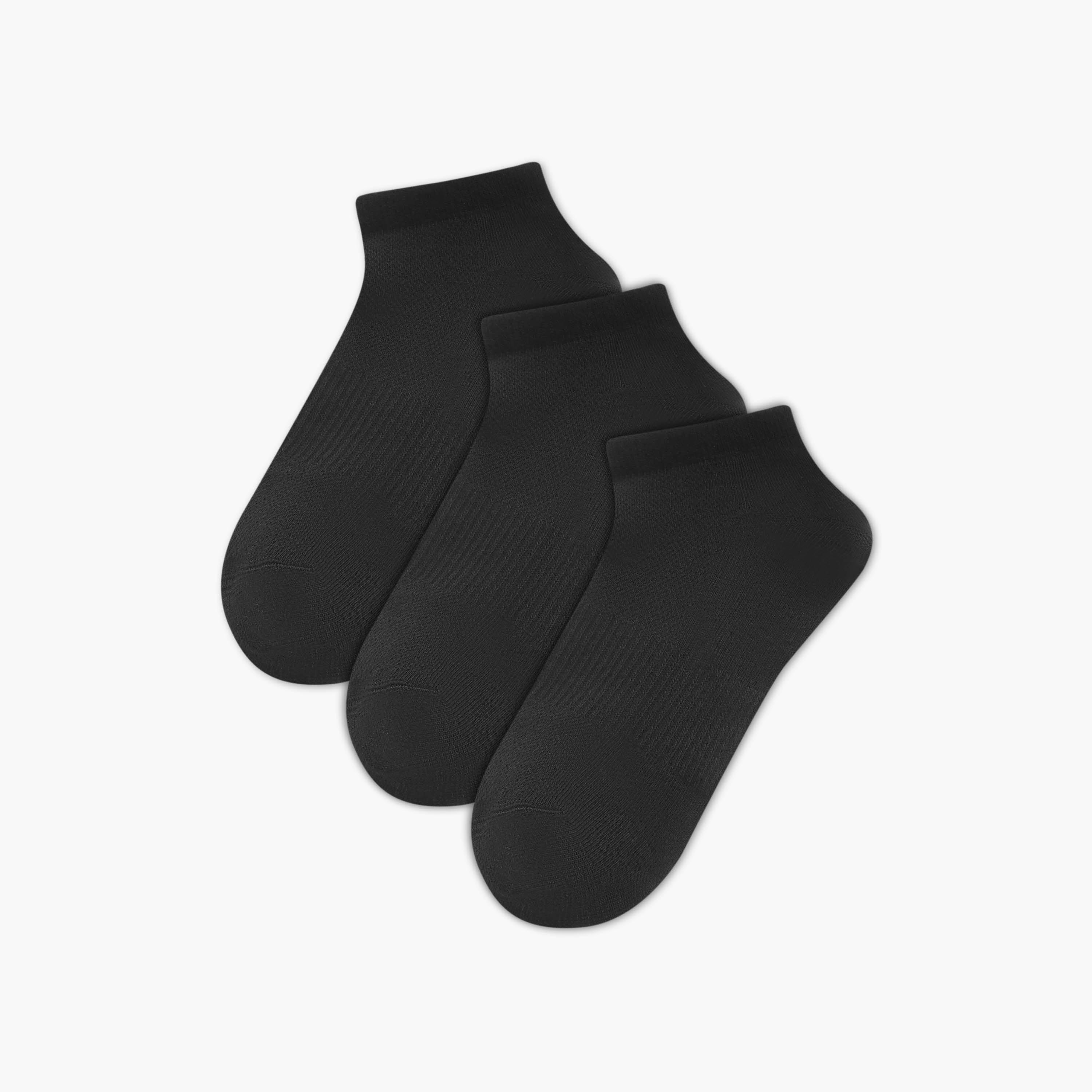 جوارب مقلّمة بطول الكاحل وحماية من البكتيريا - طقم من 3 أزواج-men-socks-image-1