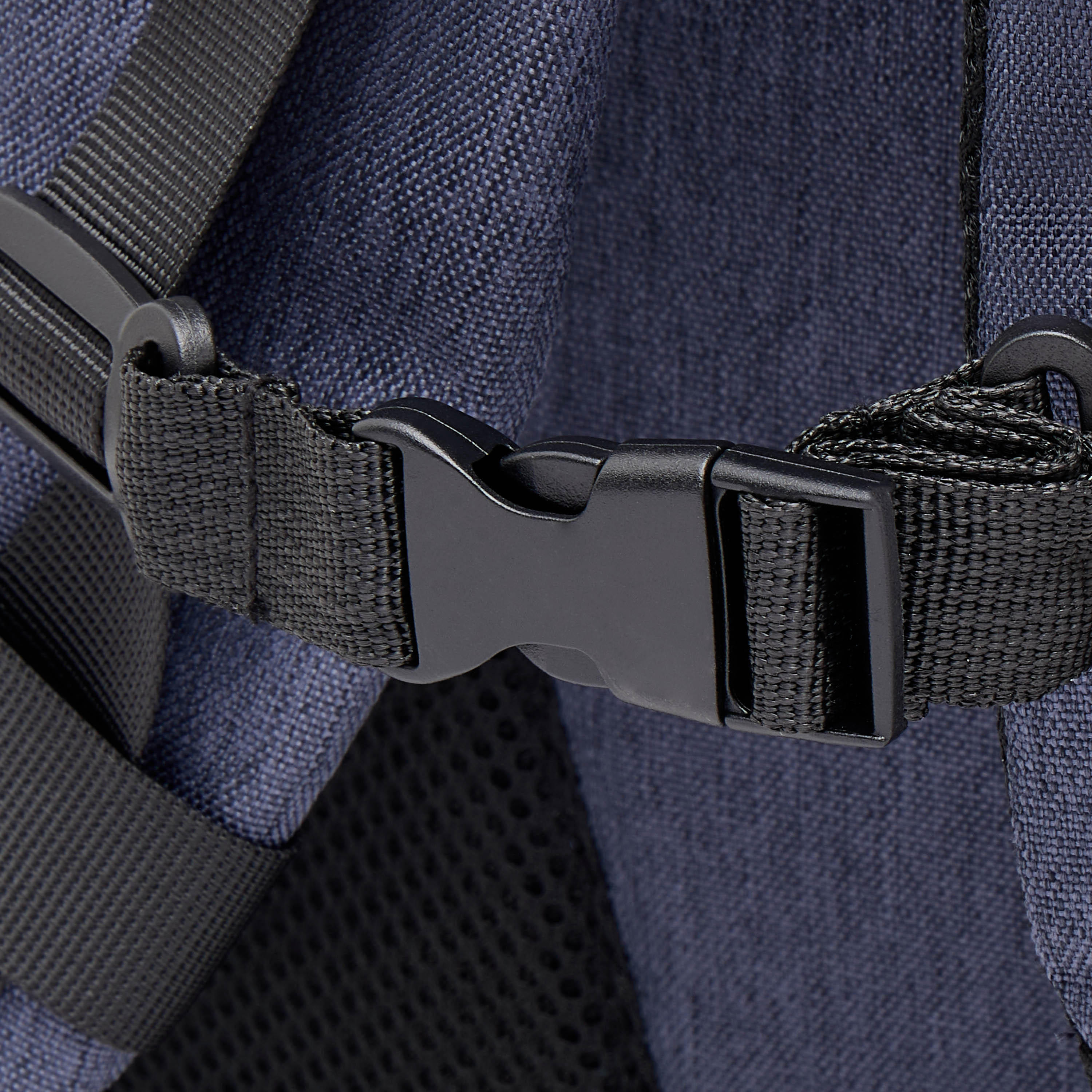 شنطة ظهر بجيوب شبكية وأحزمة كتف قابلة للتعديل-men-bags-image-3