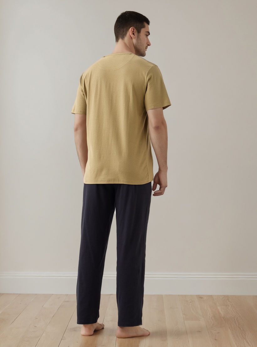 طقم بيجاما بارز الملمس-men-clothing-nightwear-sets-image-4