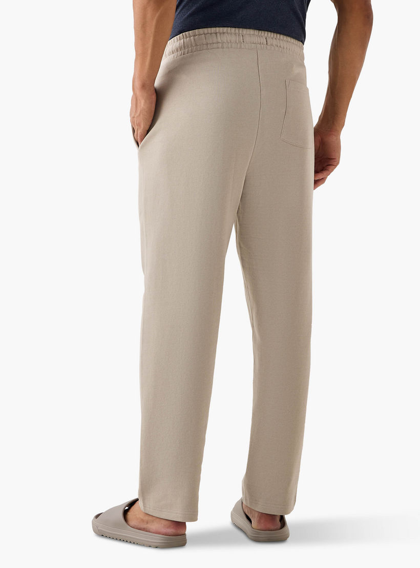 بنطال رياضي بارز الملمس بخصر برباط وجيوب-men-clothing-nightwear-pyjamaandshorts-image-3