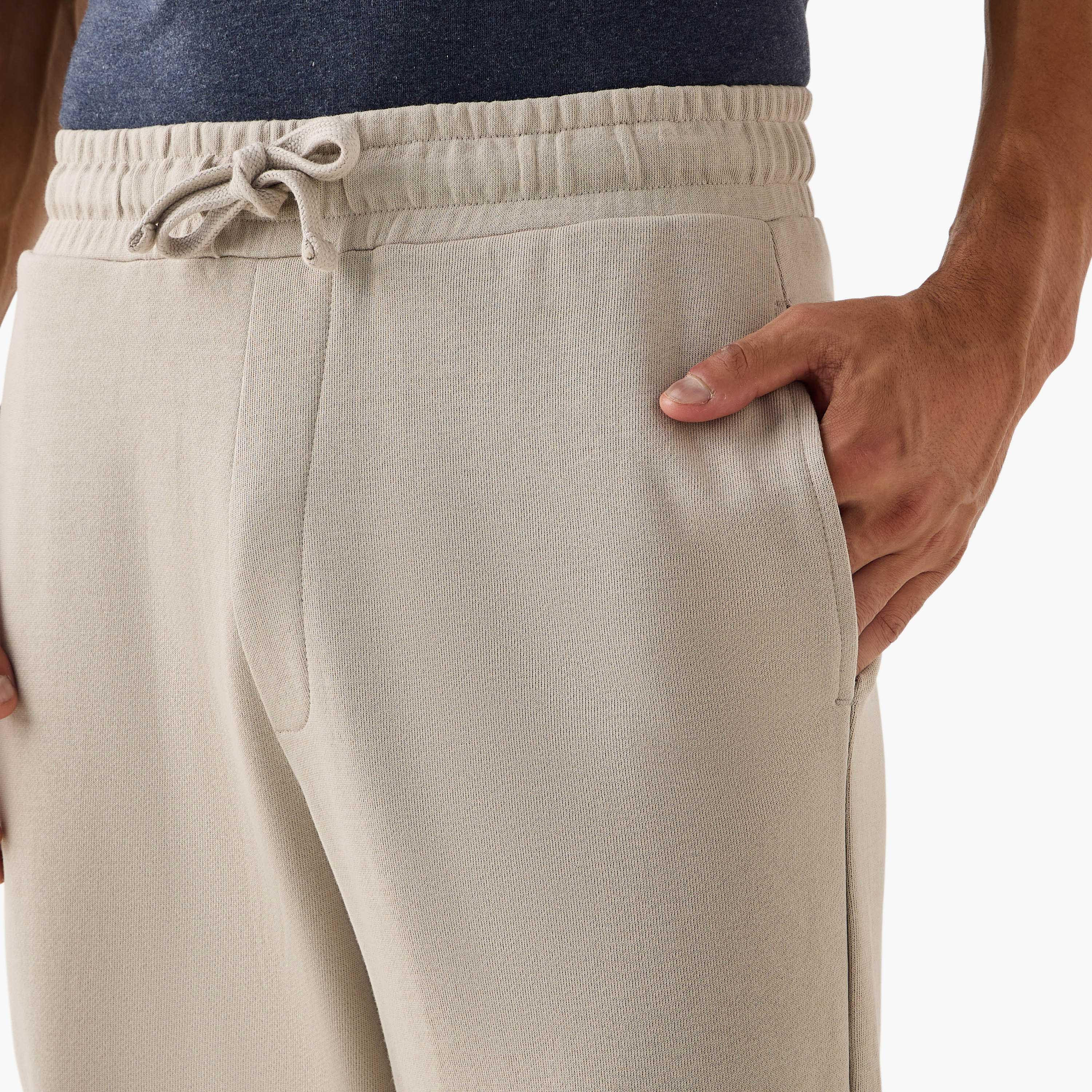 بنطال رياضي بارز الملمس بخصر برباط وجيوب-men-clothing-nightwear-pyjamaandshorts-image-4