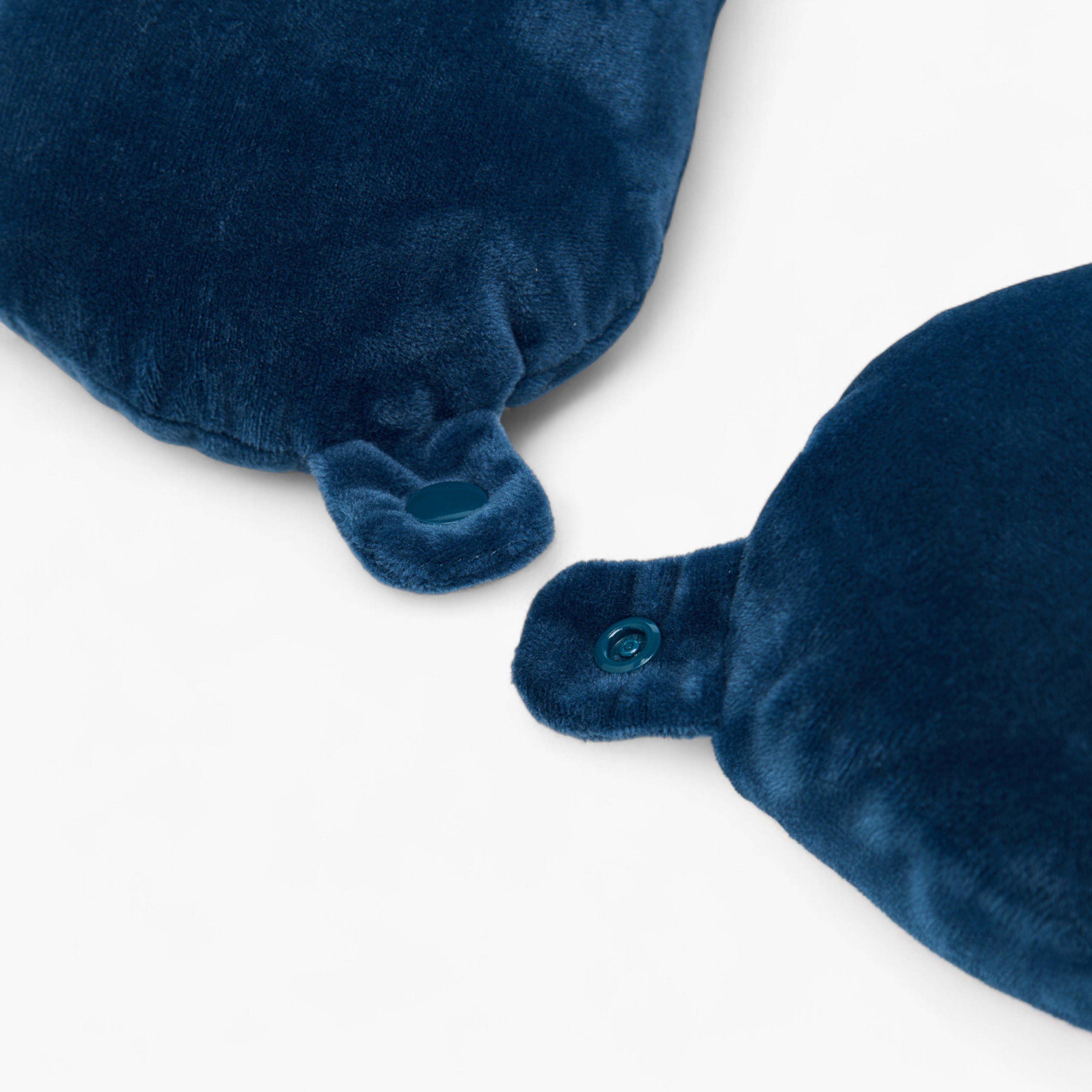 وسادة رقبة مخملية بزر إغلاق كبس-travel-pillows-image-1