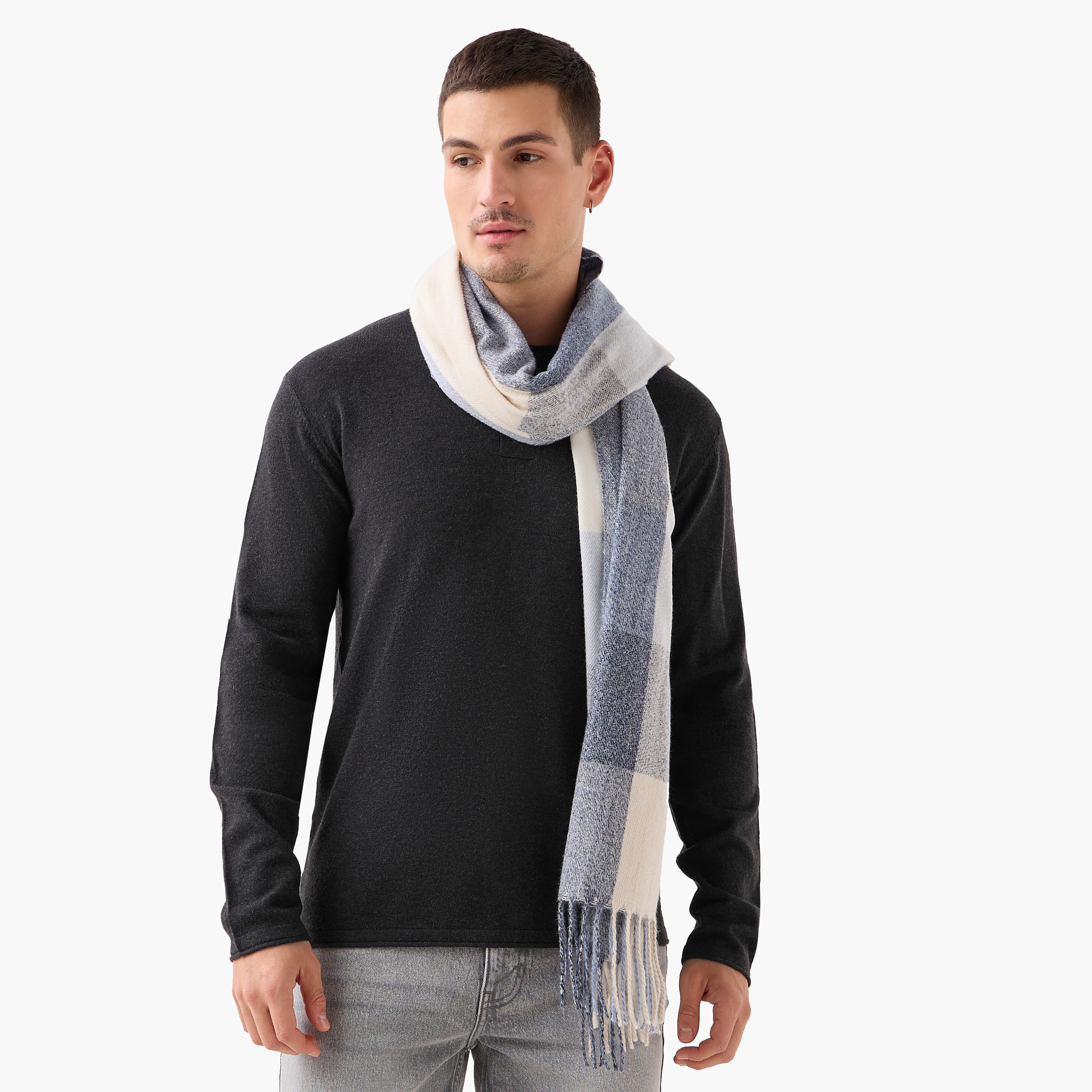 وشاح كاروهات بتفاصيل شراشيب-men-scarvesandgloves-image-4
