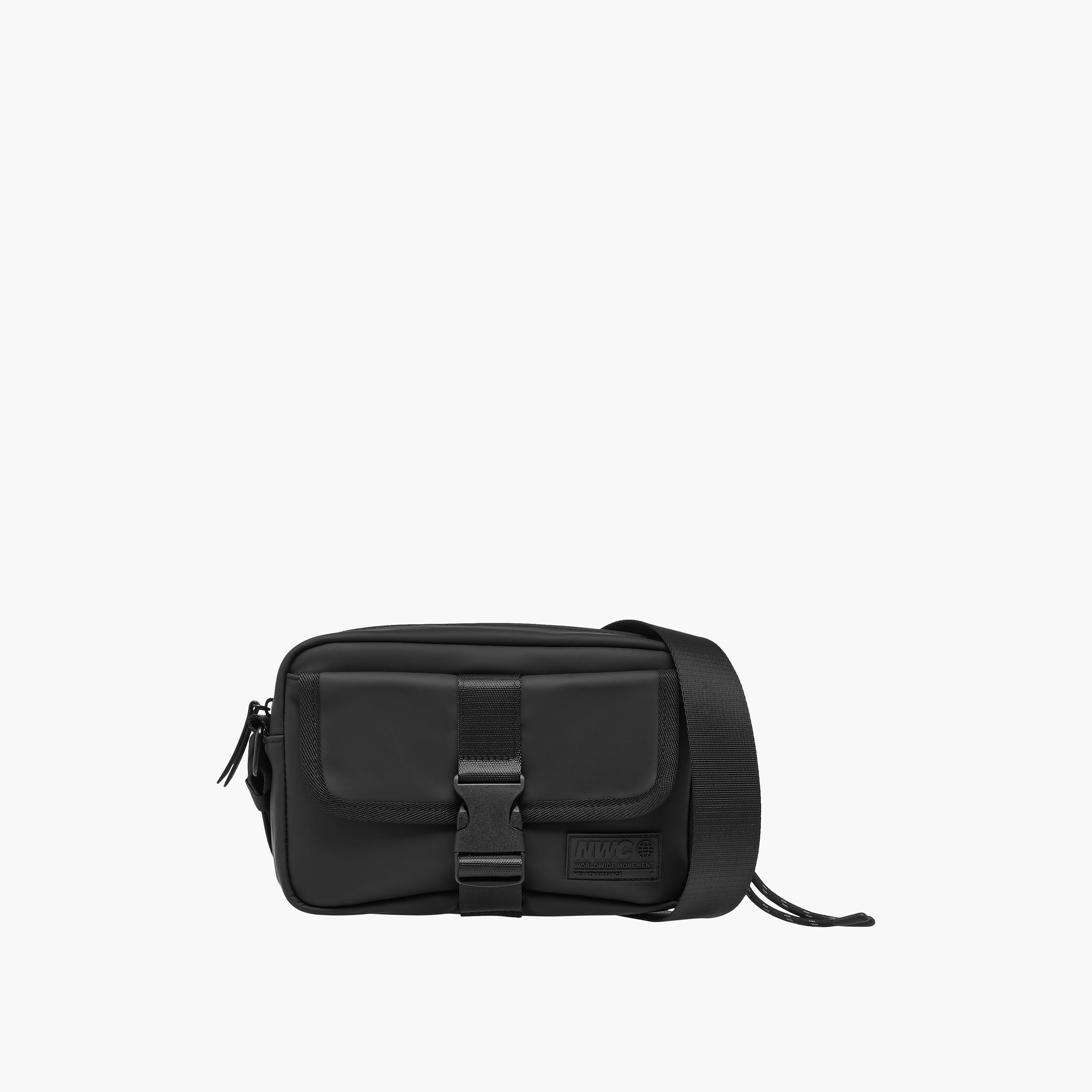 شنطة كروس بودي رجالي بمشبك إغلاق وبحزام قابل للتعديل-men-bags-image-1