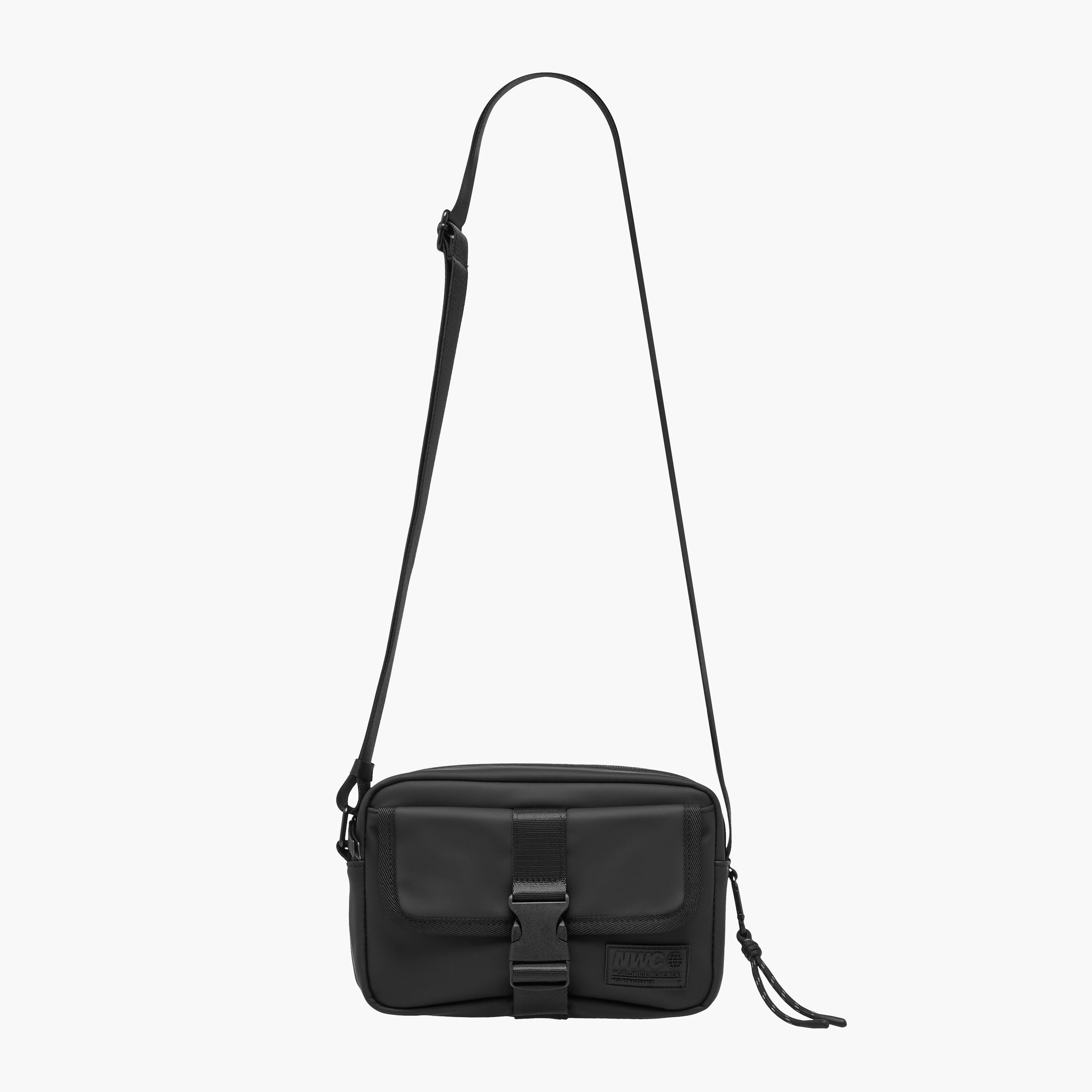 شنطة كروس بودي رجالي بمشبك إغلاق وبحزام قابل للتعديل-men-bags-image-2