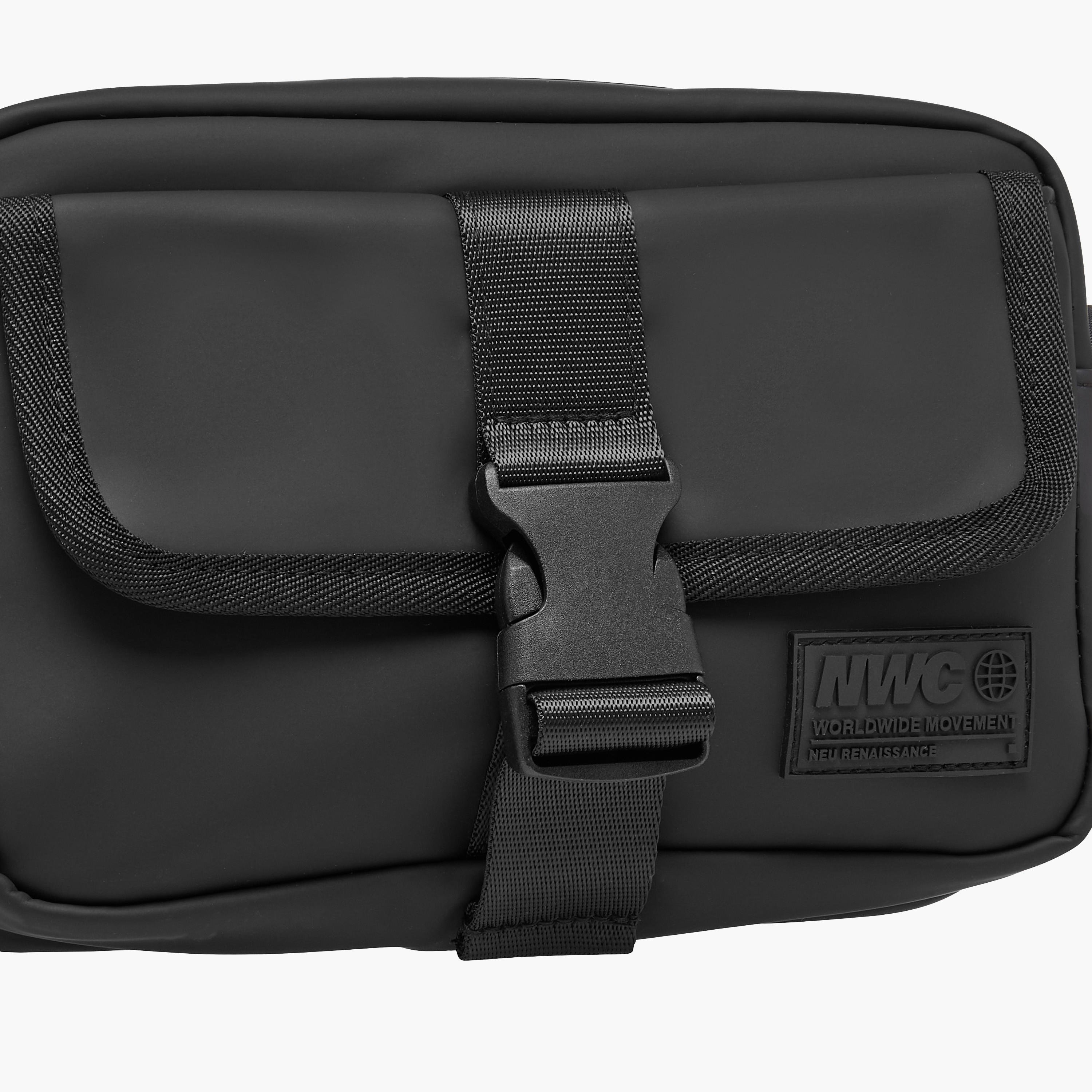 شنطة كروس بودي رجالي بمشبك إغلاق وبحزام قابل للتعديل-men-bags-image-4