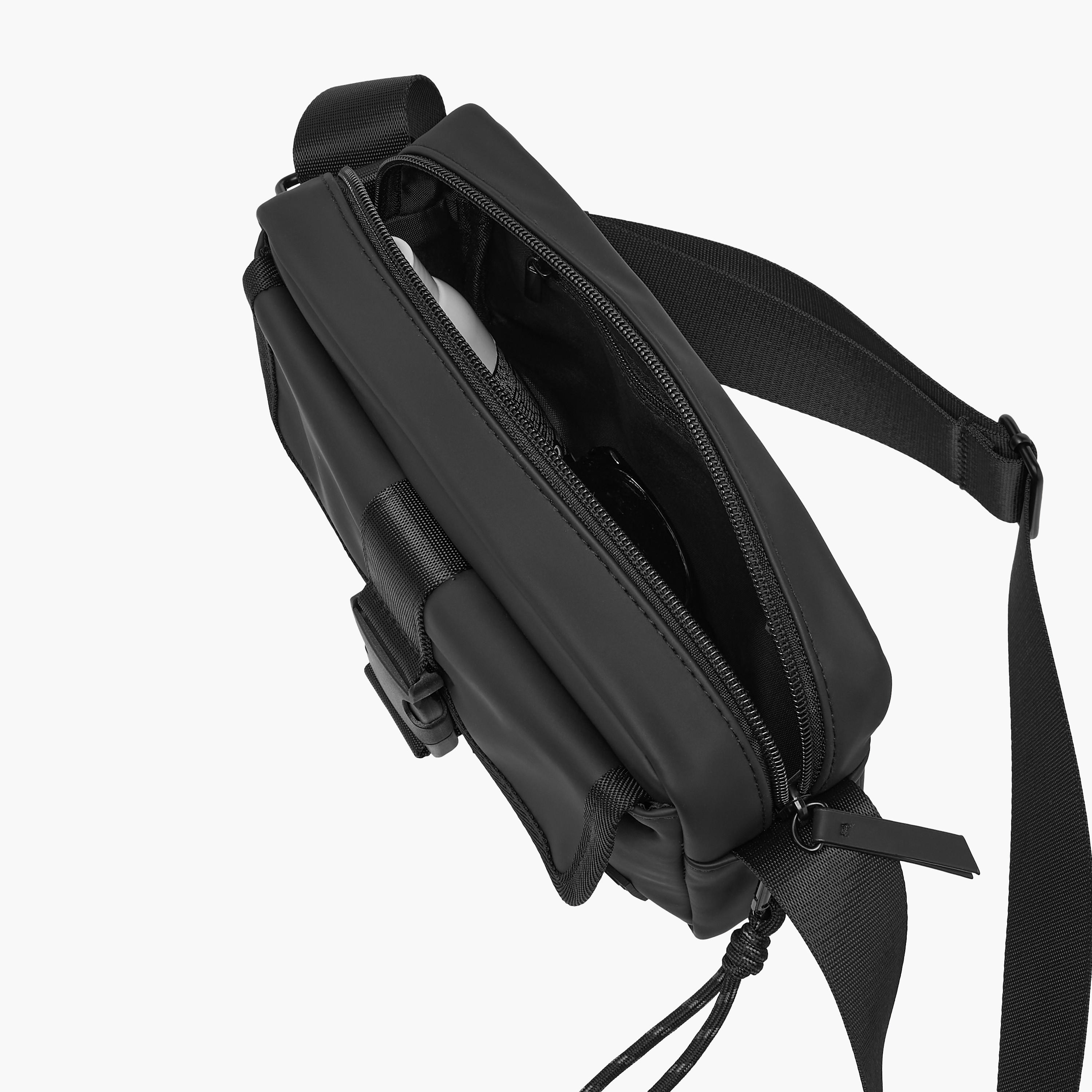 شنطة كروس بودي رجالي بمشبك إغلاق وبحزام قابل للتعديل-men-bags-image-7