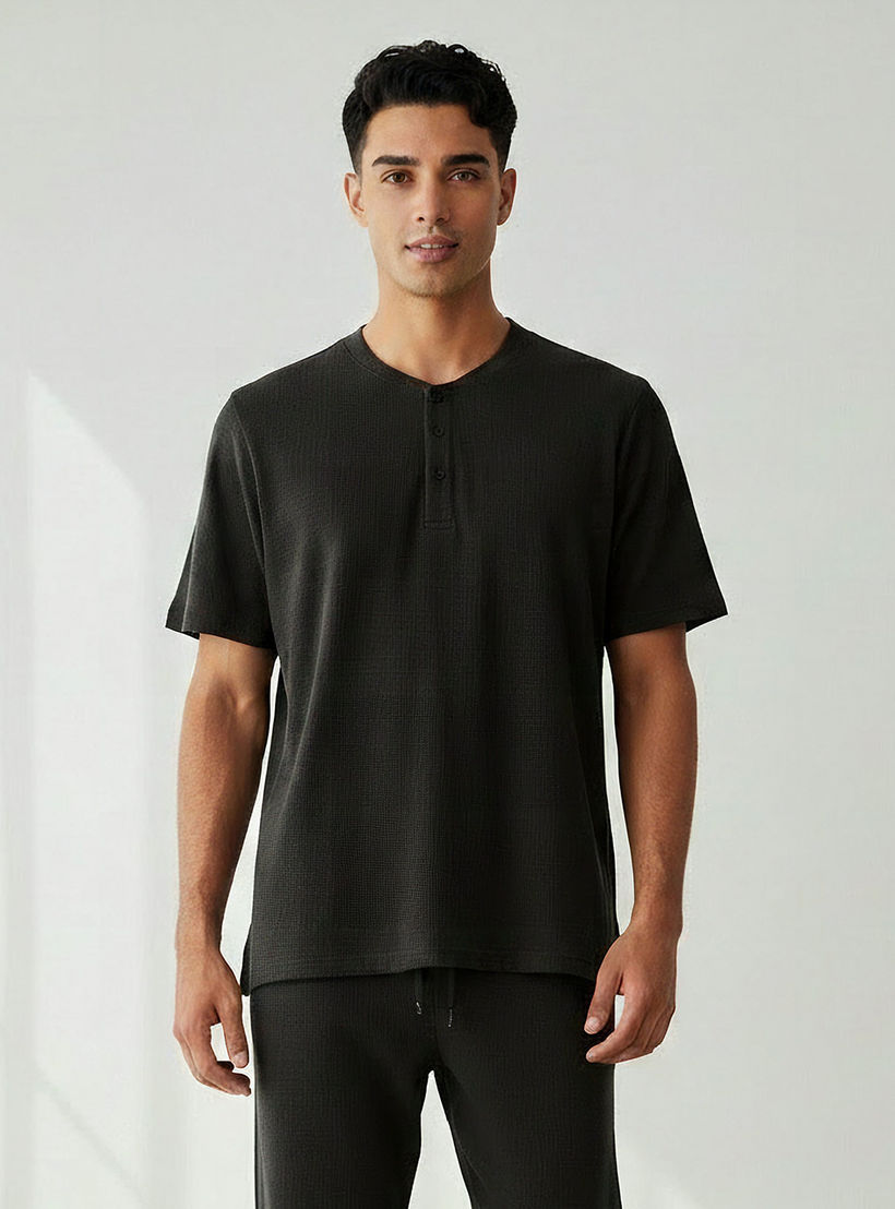 طقم نوم قطن وافل بارز الملمس وياقة هنلي للرجال-men-clothing-nightwear-sets-image-3