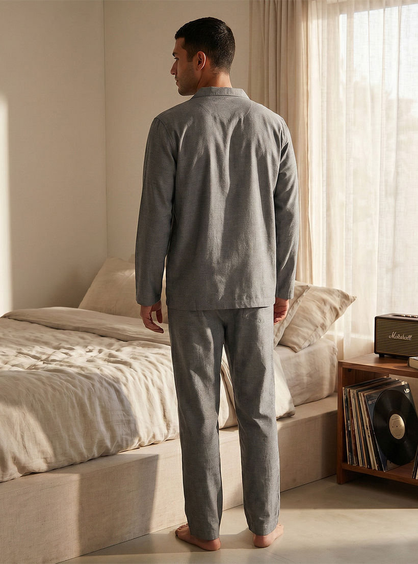 طقم بيجاما بارز الملمس بياقة كامب-men-clothing-nightwear-sets-image-4