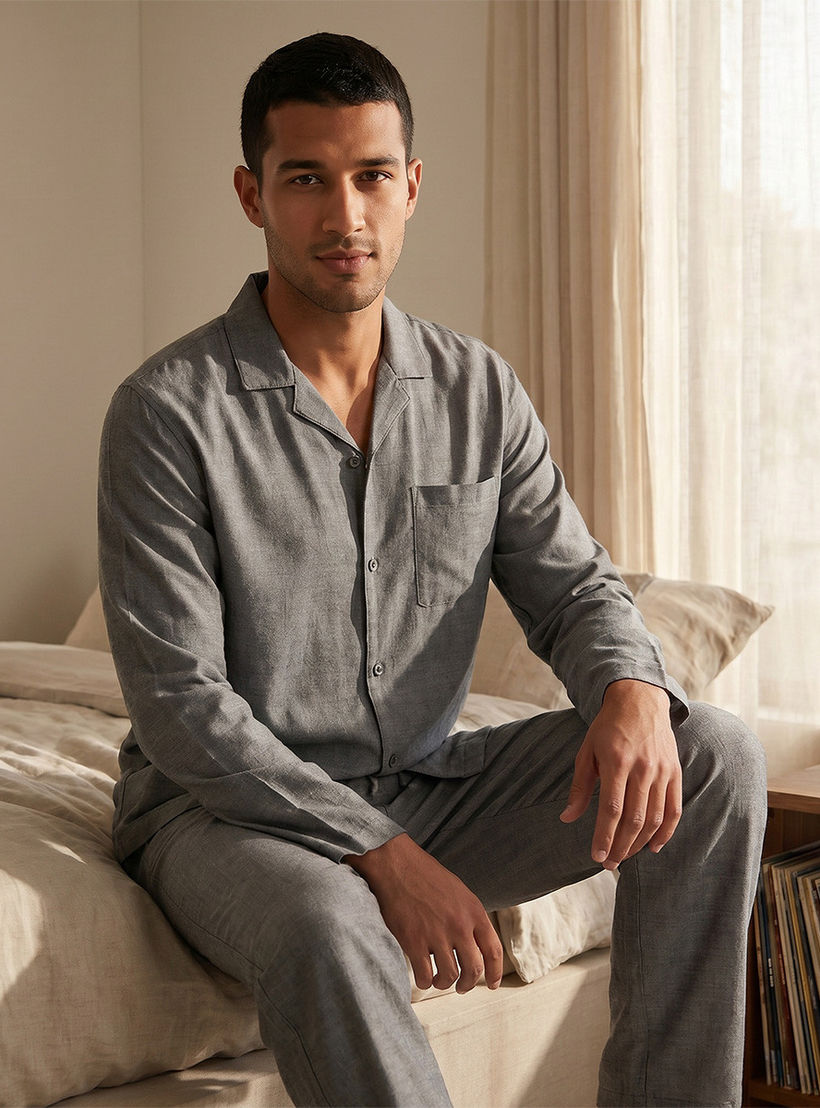 طقم بيجاما بارز الملمس بياقة كامب-men-clothing-nightwear-sets-image-6