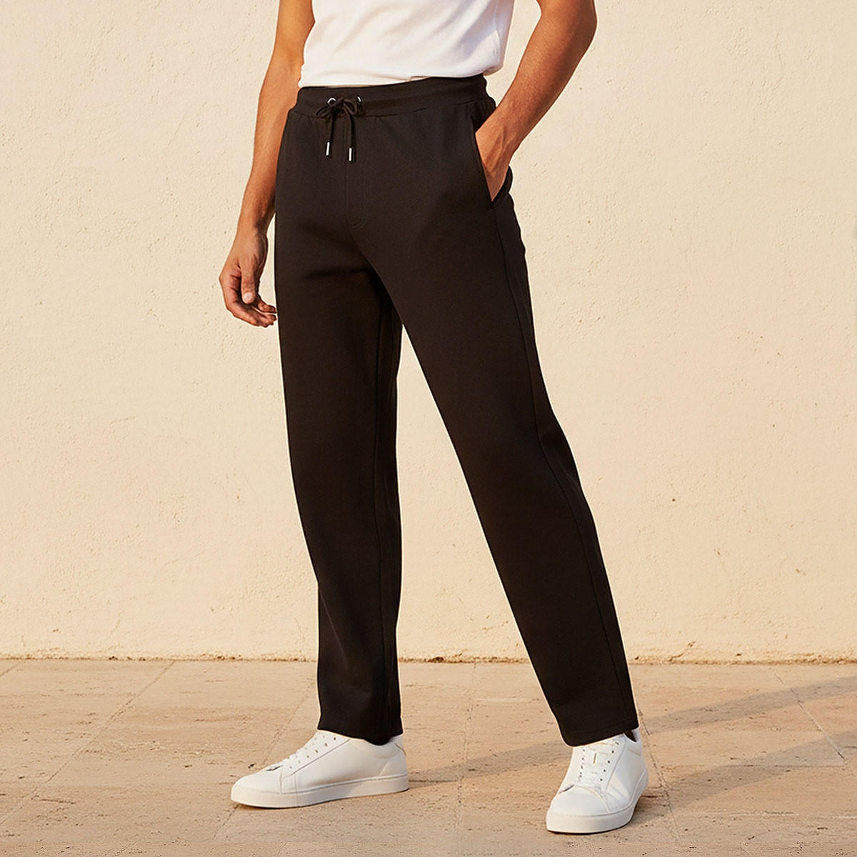 بنطلون جوغر رجالي مريح بجيوب جانبية وقصة عادية-men-clothing-bottoms-joggers-image-1