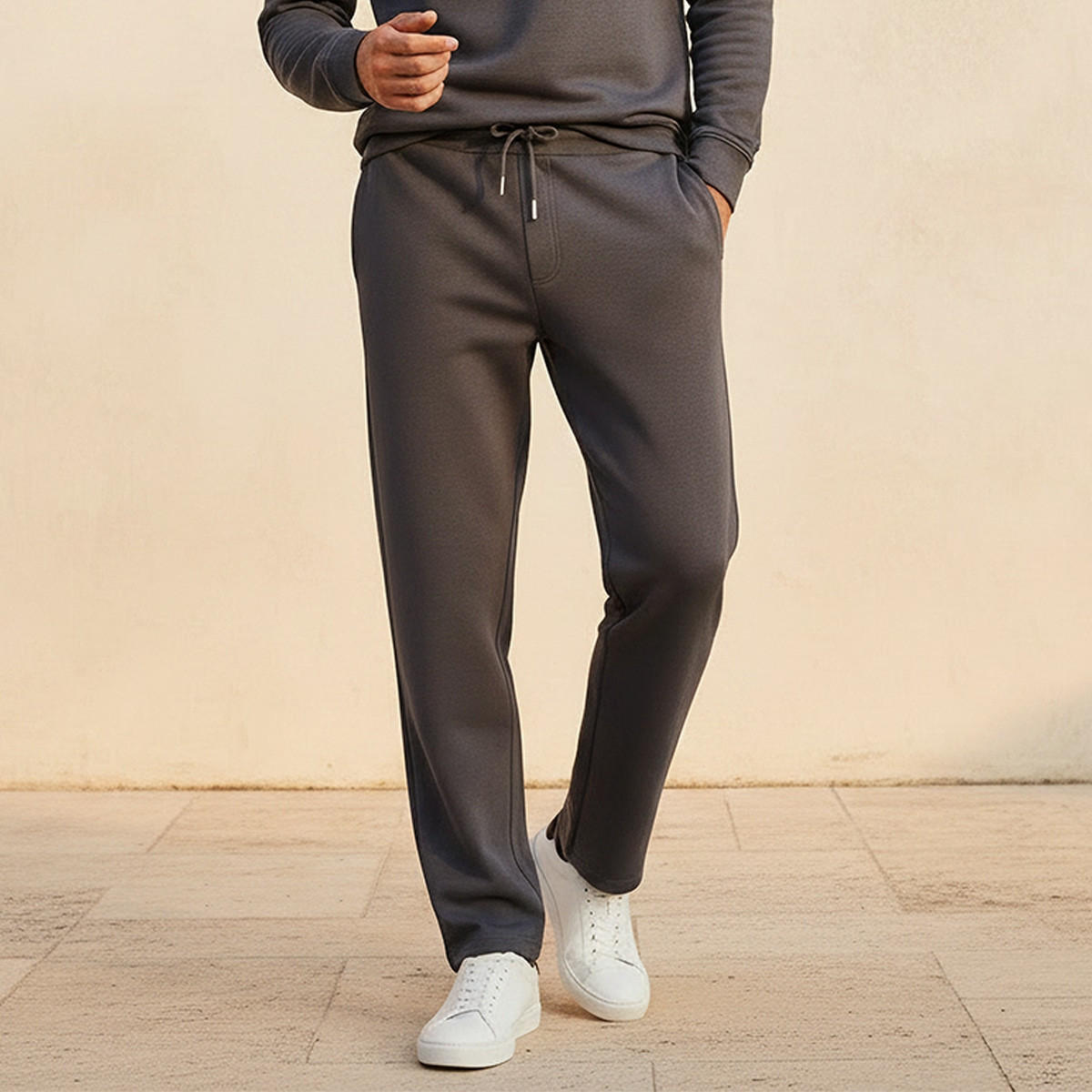 بنطلون جوغر رجالي مريح بجيوب جانبية وقصة عادية-men-clothing-bottoms-joggers-image-1