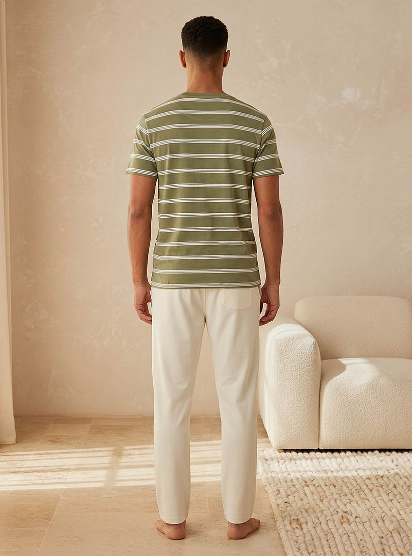طقم بيجاما رجالي قطن مقلم لإطلالة مريحة-men-clothing-nightwear-sets-image-4