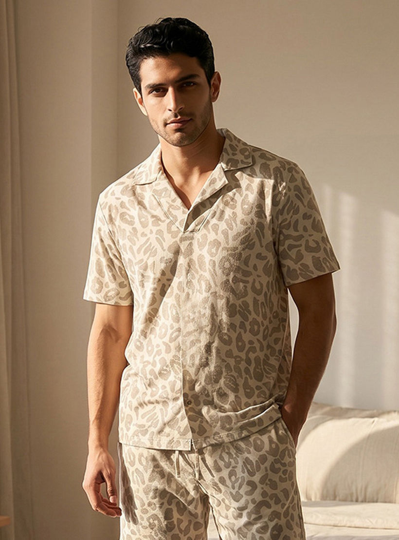 طقم بيجاما جاكار بياقة كامب وطبعات حيوانات-men-clothing-nightwear-sets-image-3