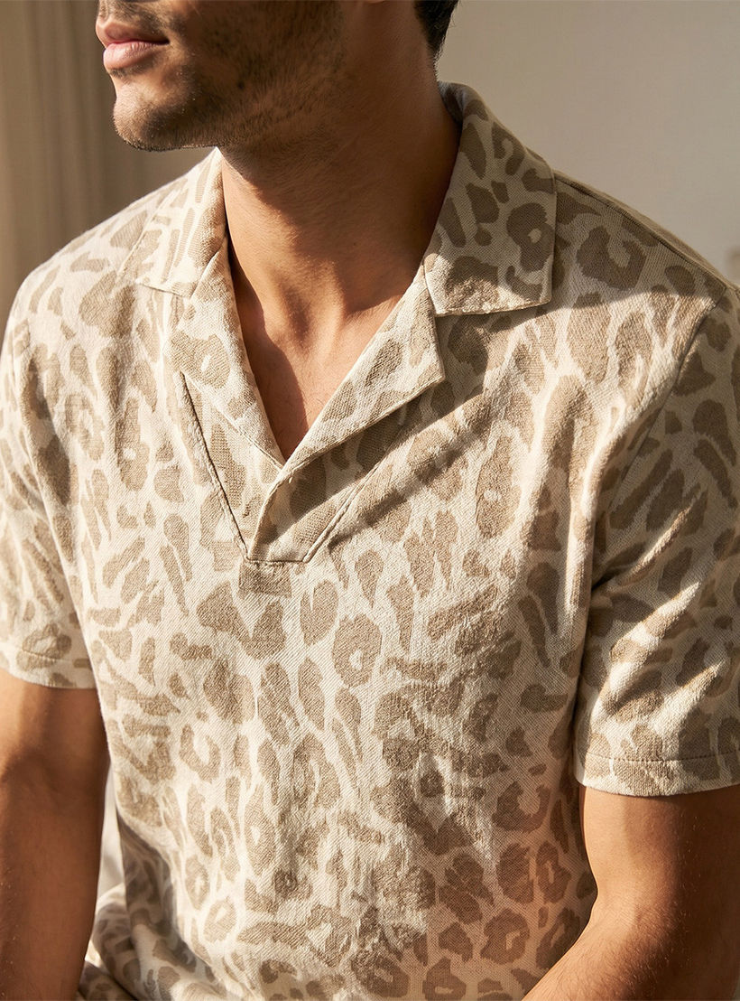 طقم بيجاما جاكار بياقة كامب وطبعات حيوانات-men-clothing-nightwear-sets-image-9