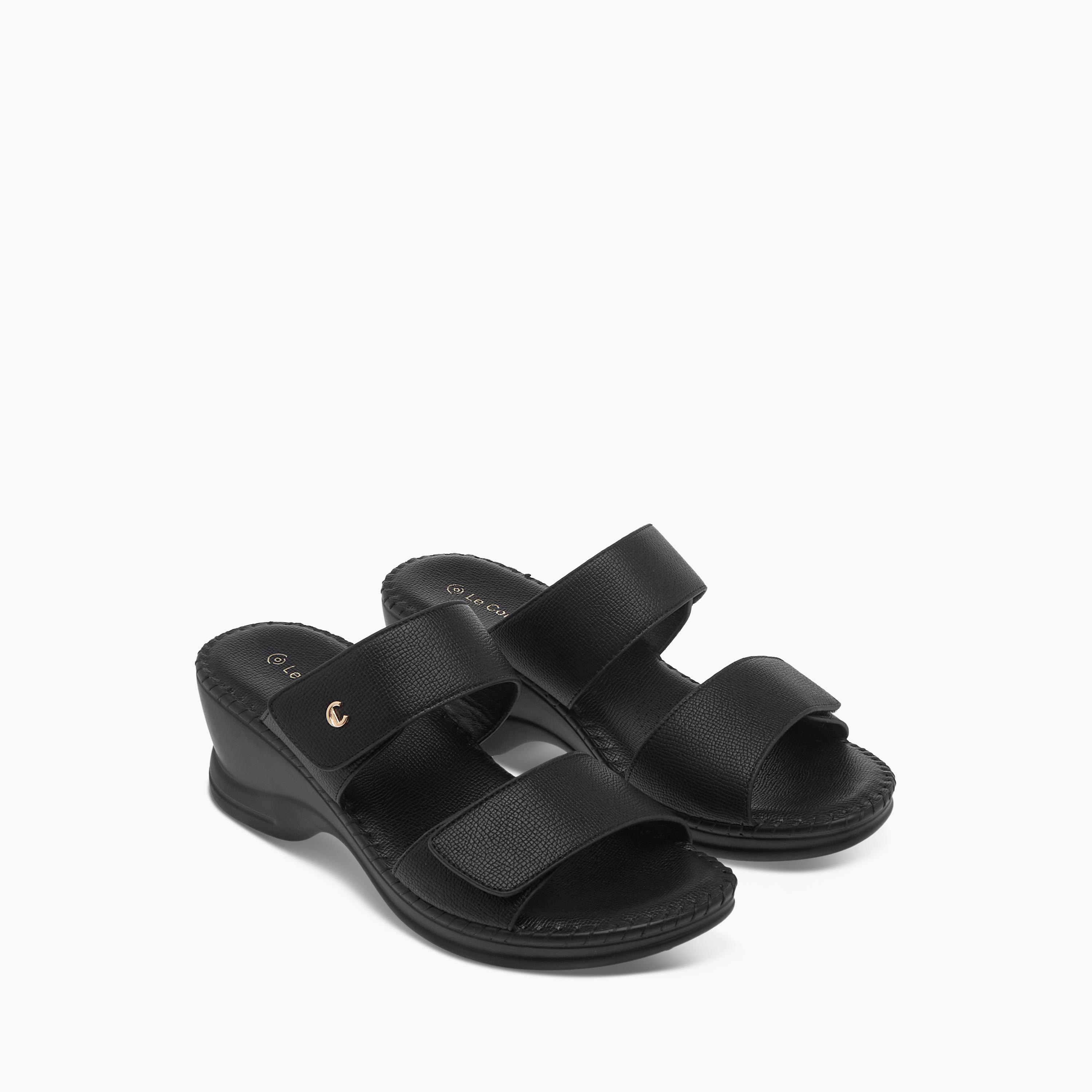 صندل مريح سهل الارتداء بارز الملمس بكعب ويدج من لو كونفورت-women-shoes-sandals-heeled-image-1