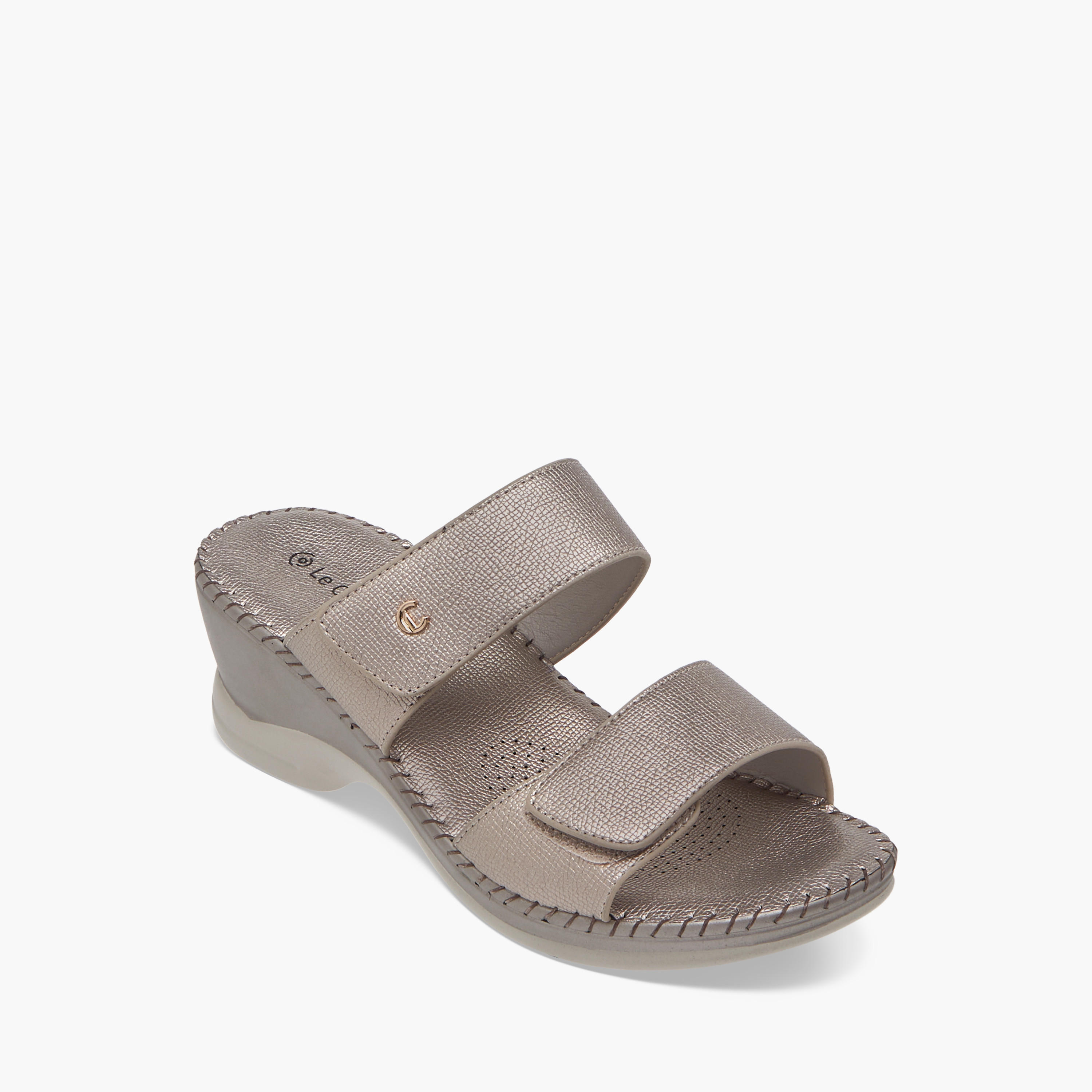 صندل مريح سهل الارتداء بارز الملمس بكعب ويدج من لو كونفورت-women-shoes-sandals-heeled-image-8