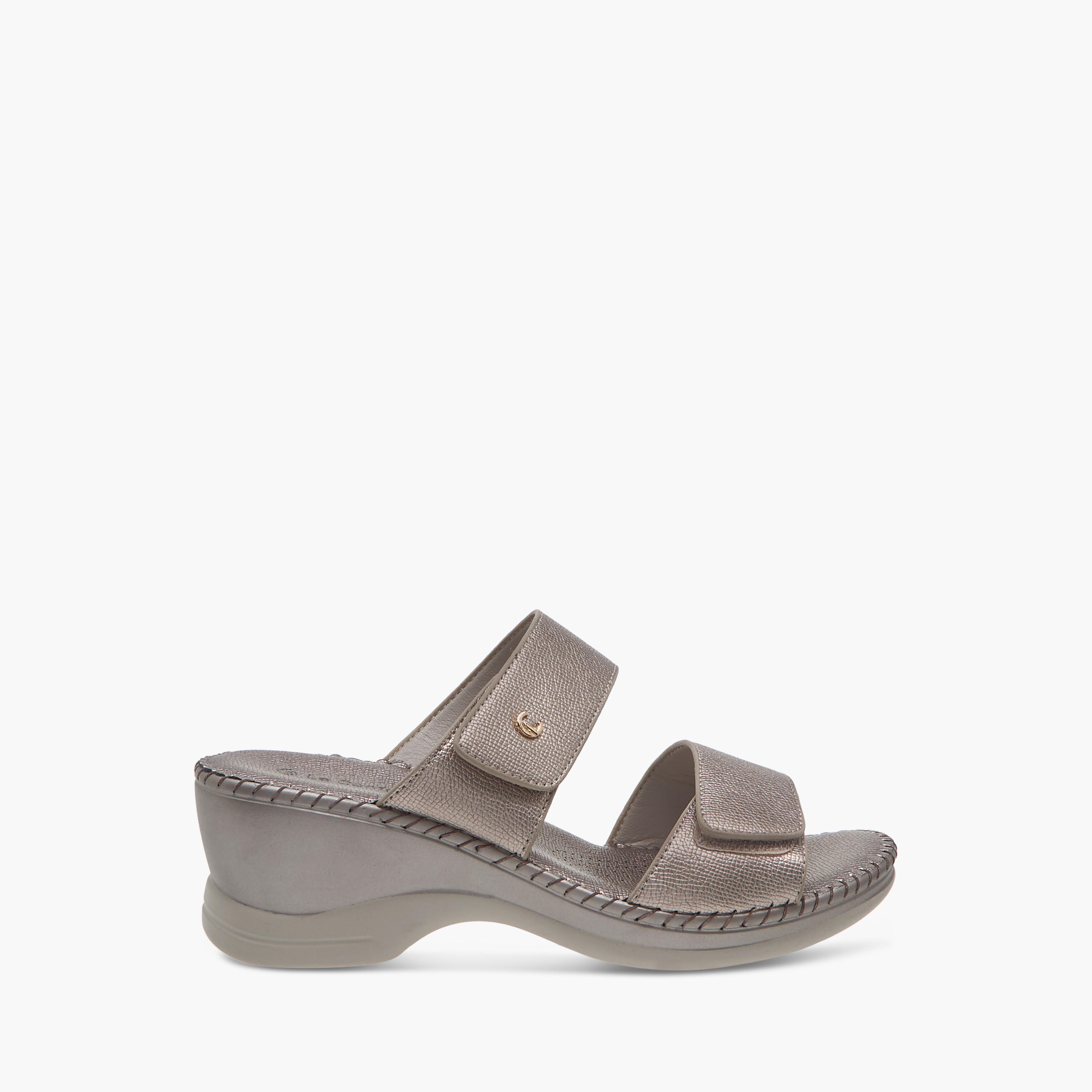 صندل مريح سهل الارتداء بارز الملمس بكعب ويدج من لو كونفورت-women-shoes-sandals-heeled-image-9