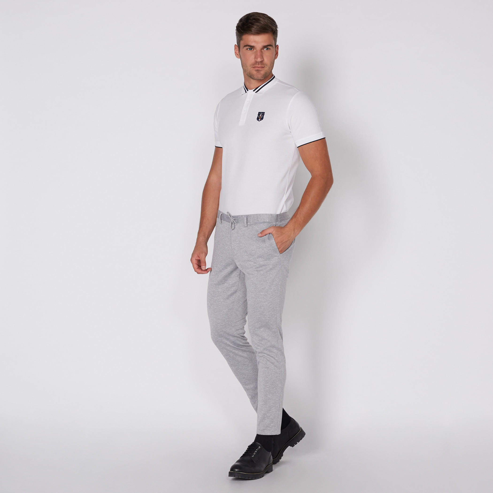 تيشيرت بياقة بولو وأكمام قصيرة وتفاصيل مزخرفة-men-clothing-tshirtsandpolos-polos-image-2