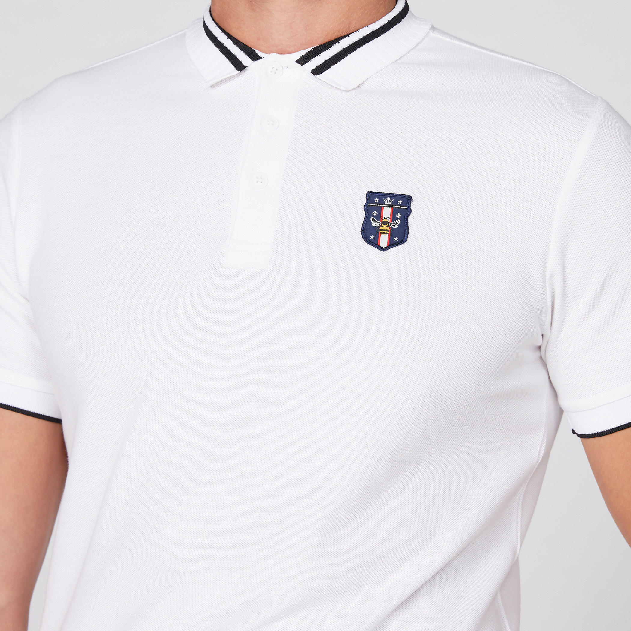 تيشيرت بياقة بولو وأكمام قصيرة وتفاصيل مزخرفة-men-clothing-tshirtsandpolos-polos-image-3